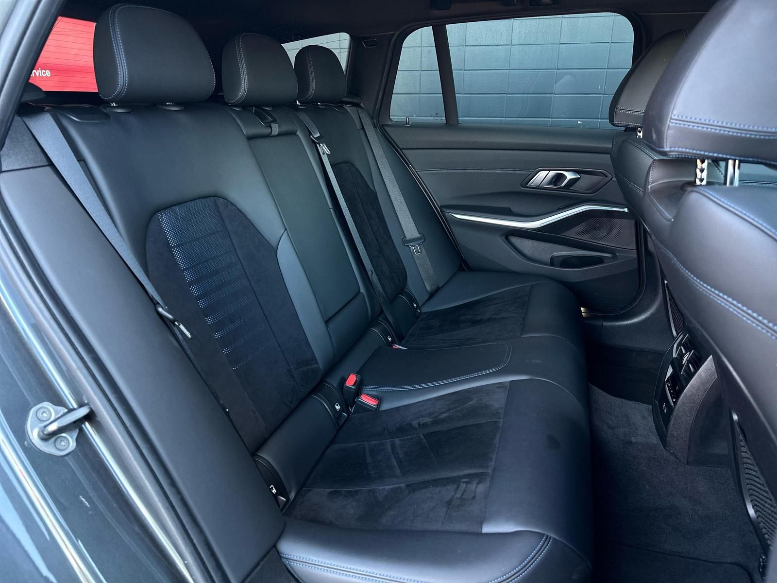 BMW 330e Touring M SPORT PAKET - Samsaru's Car Outlet