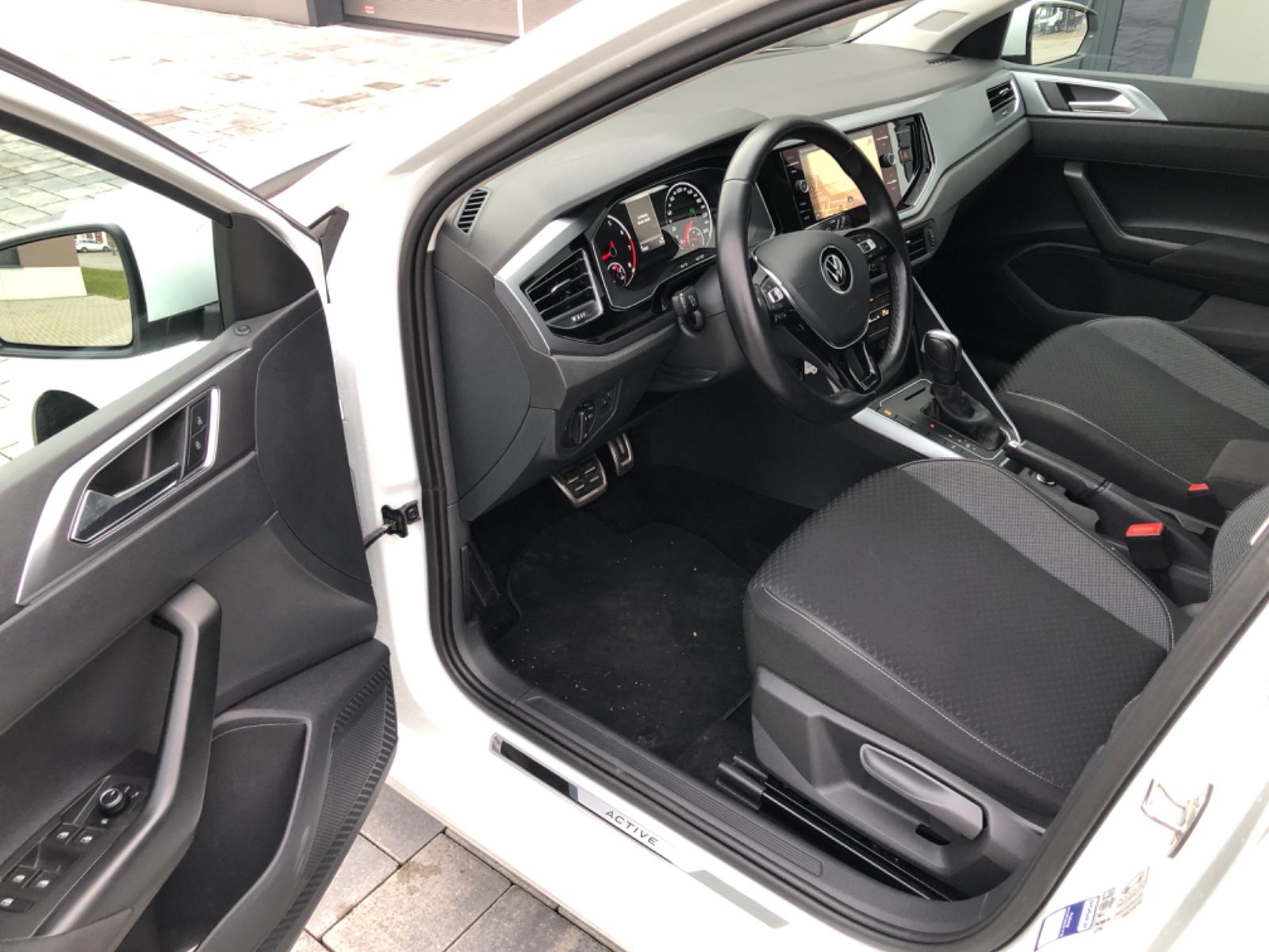 Volkswagen Polo VI Active - Samsaru's Car Outlet
