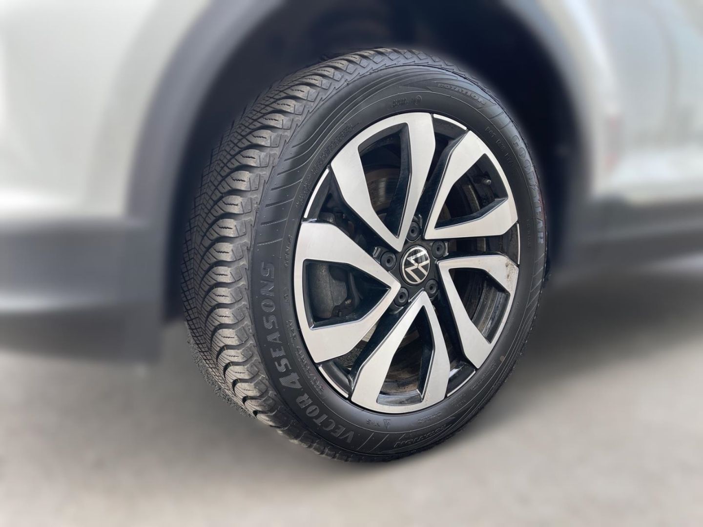 Volkswagen T-Roc Active 2.0 TDI DSG - Samsaru's Car Outlet