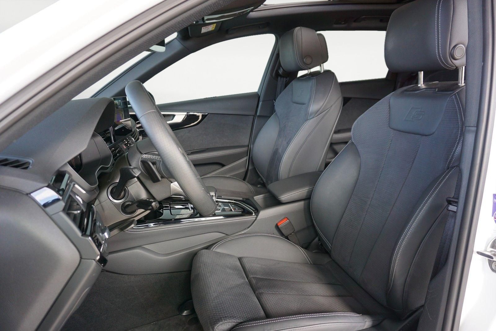 Audi A4 Avant 40 TDi S tronic S line - Samsaru's Car Outlet