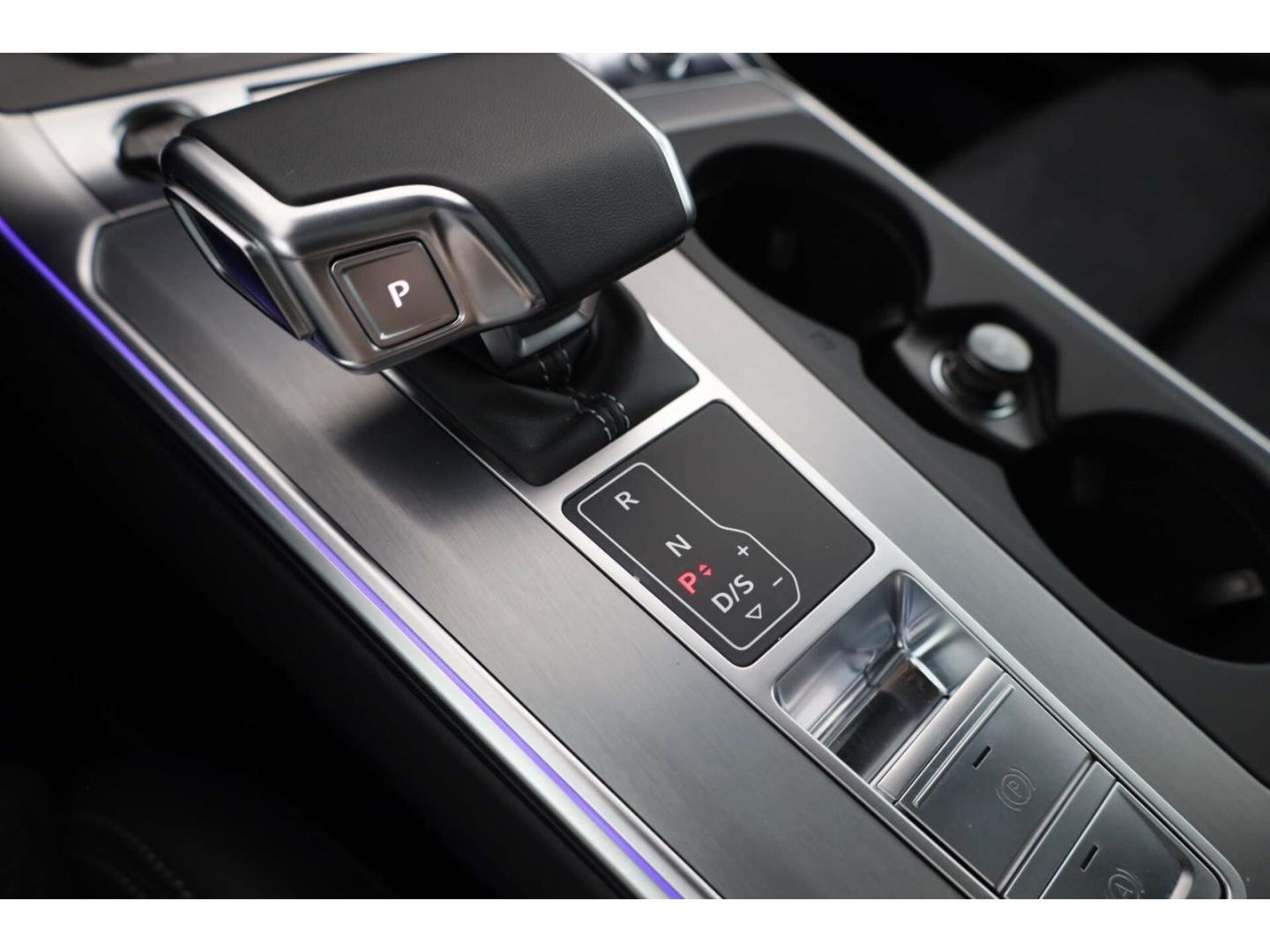 Audi A6 Avant 55 TFSI e quattro S line - Samsaru's Car Outlet