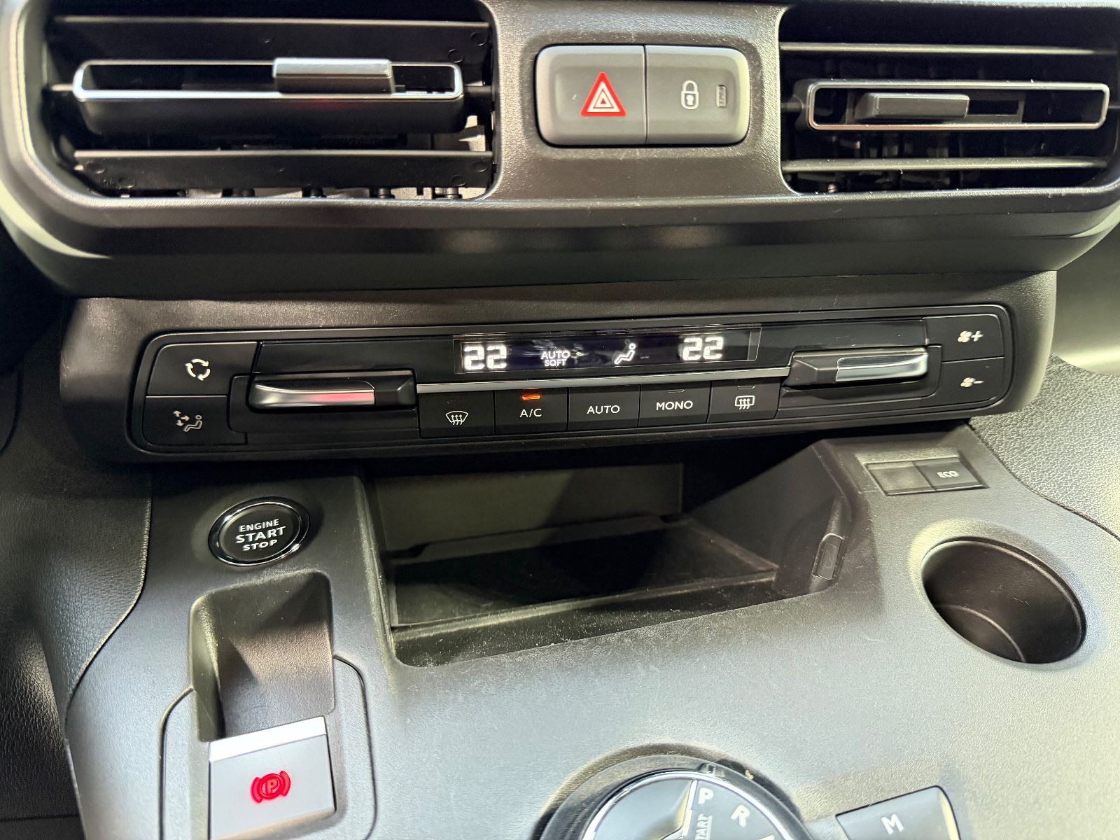 Citroën Berlingo XL BlueHDi 130 EAT8 SHINE+ANHÄNGERKUP.+
