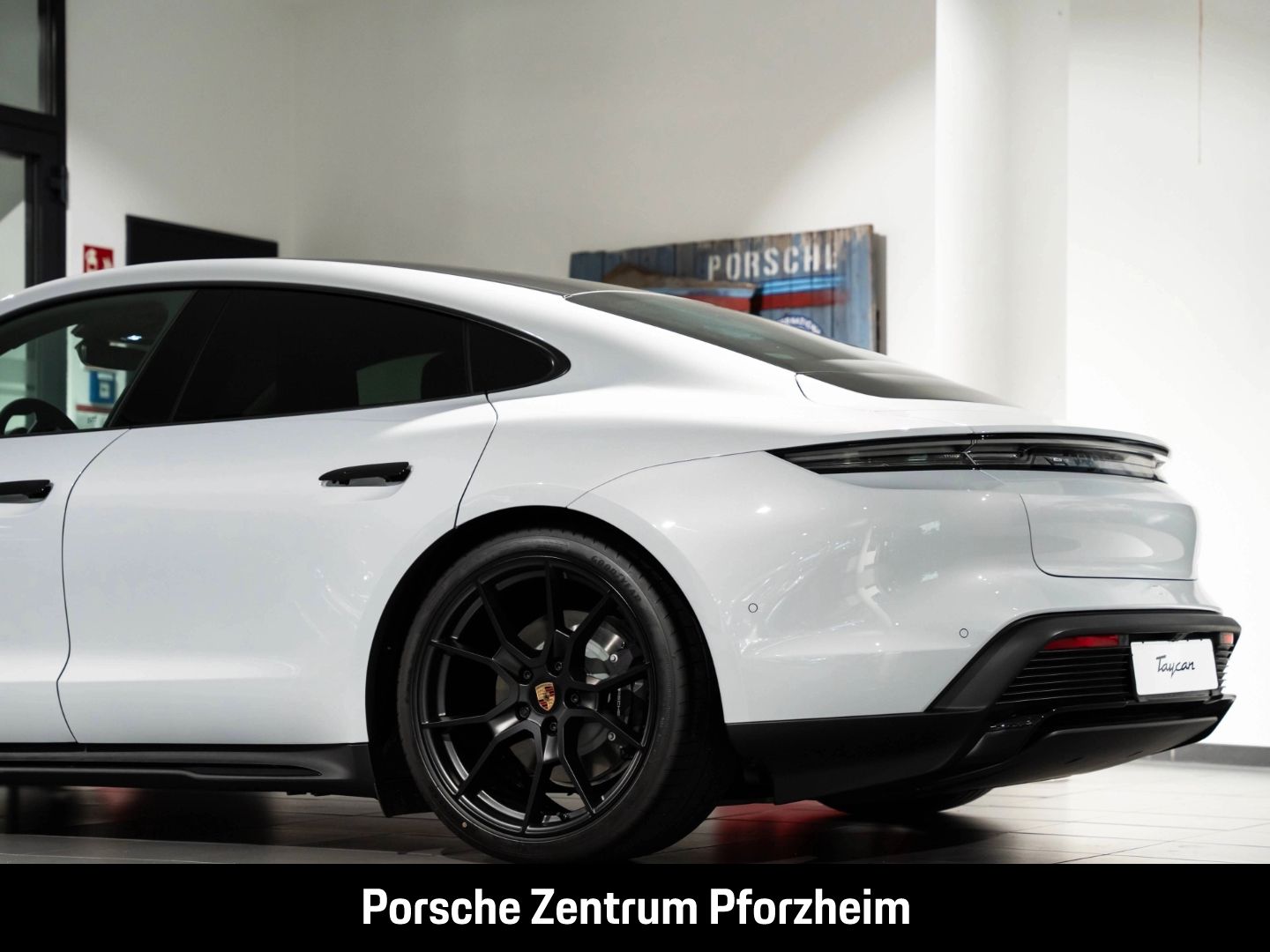 Porsche Taycan BOSE LED-Matrix Panoramadach Luftfederung