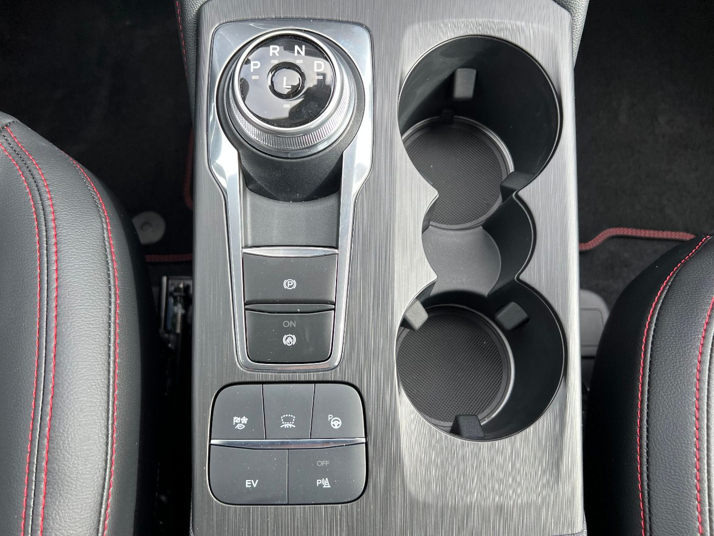 Ford KUGA ST-LINE X - Samsaru's Car Outlet