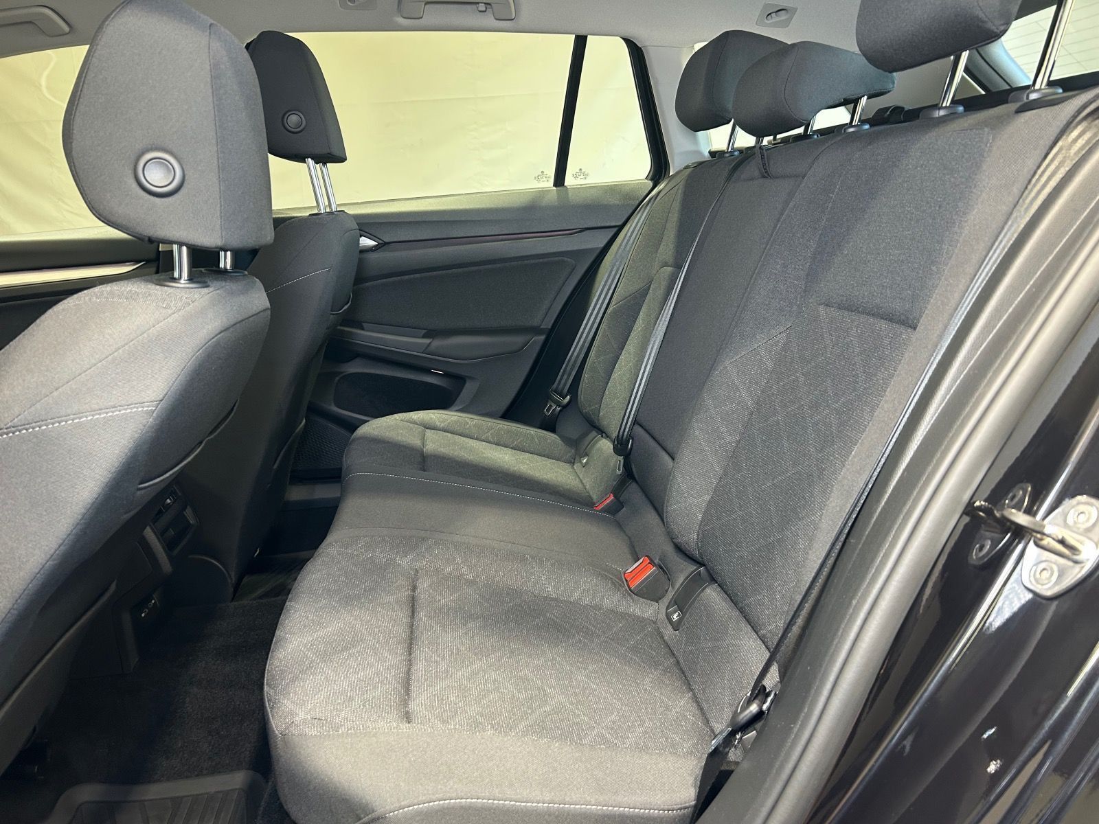 Volkswagen Golf Variant Life 2.0 TDI - Samsaru's Car Outlet