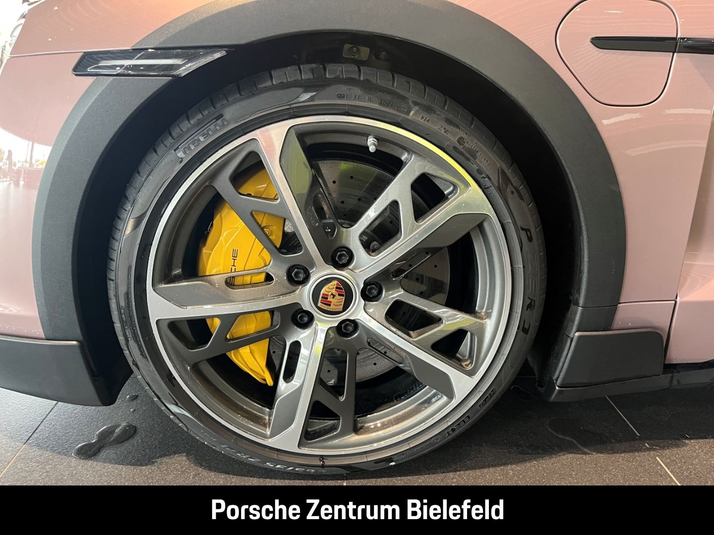 Porsche Taycan Turbo S Cross Turismo Burmester Panorama