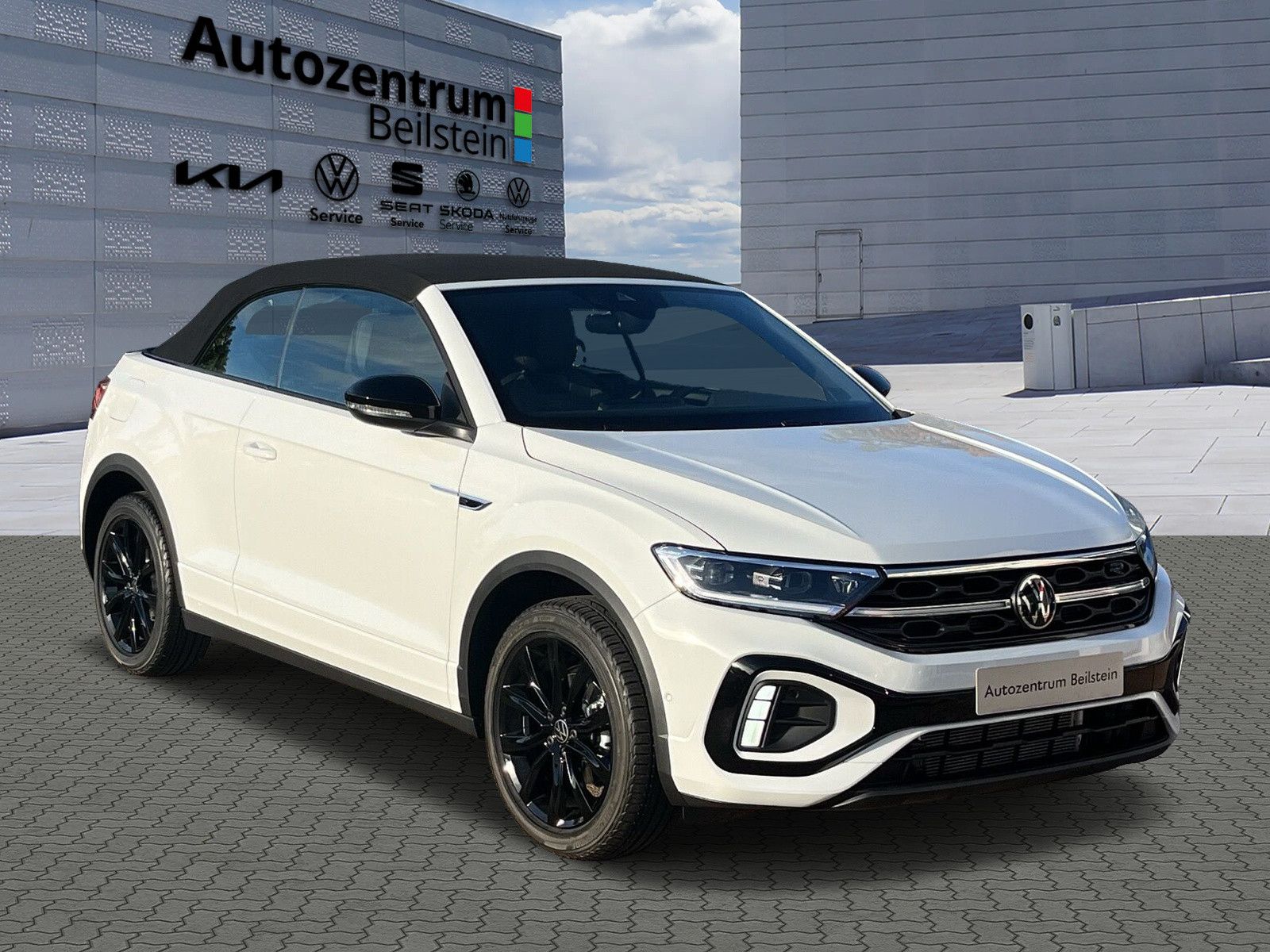 Volkswagen T-Roc R-Line - Samsaru's Car Outlet