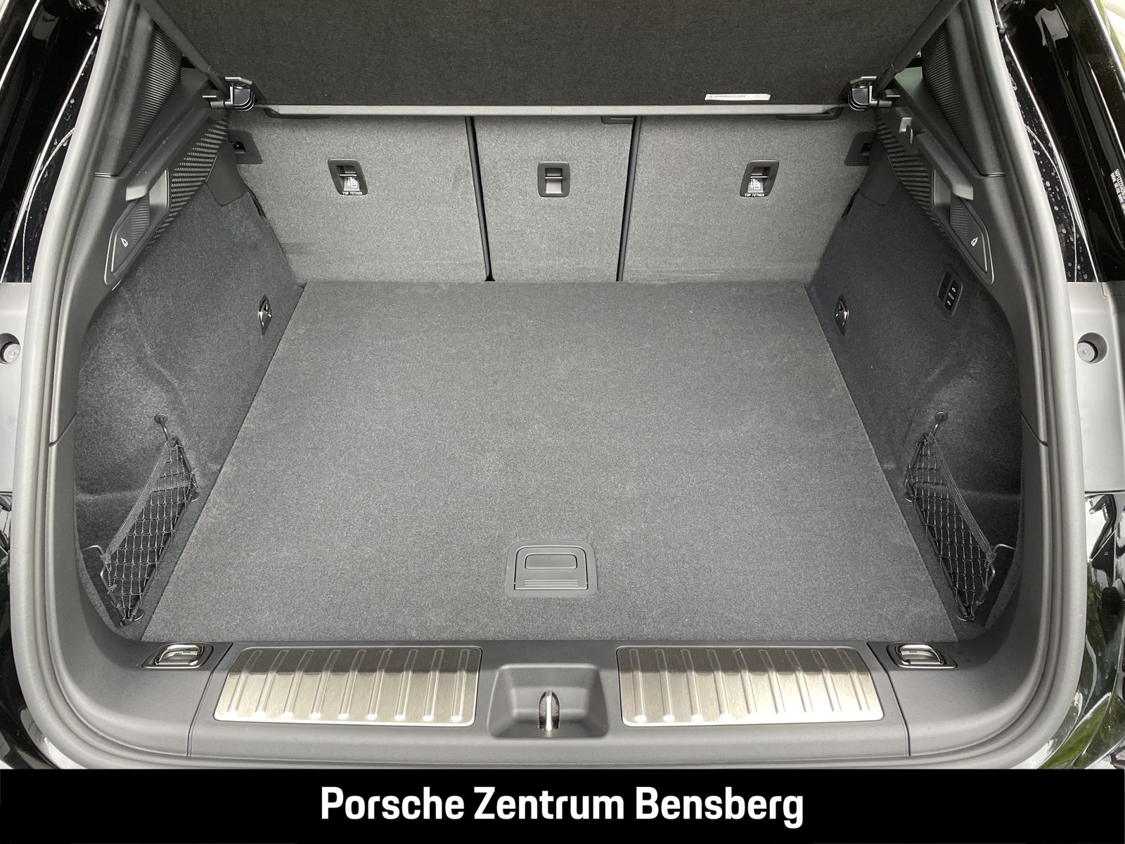 Porsche Macan Electric 4