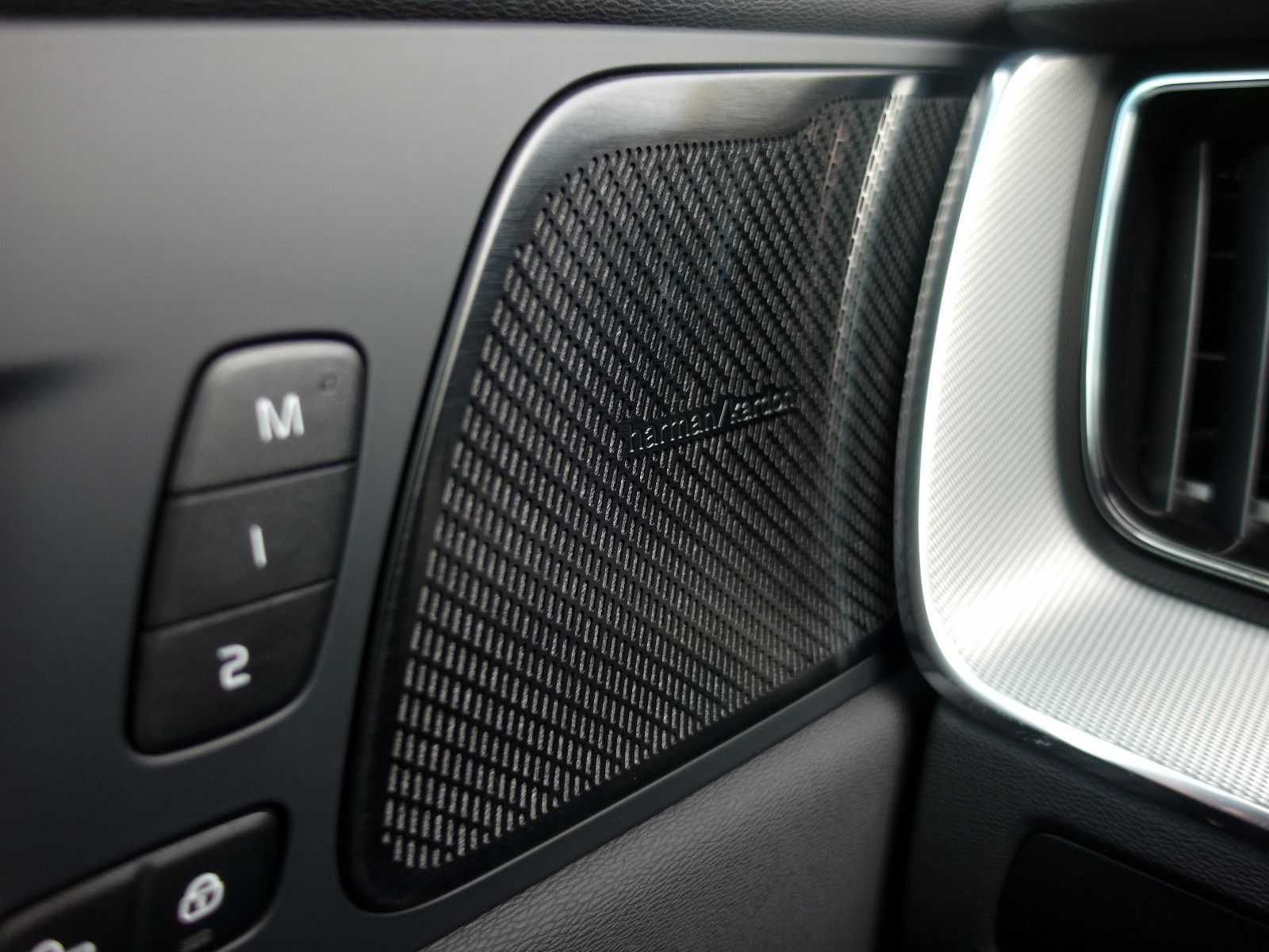 Volvo XC60 T6 AWD Plus Dark #volvocars #madebymerten