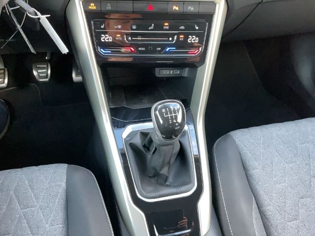 Volkswagen T-Roc 1.5 l TSI OPF Move - Samsaru's Car Outlet