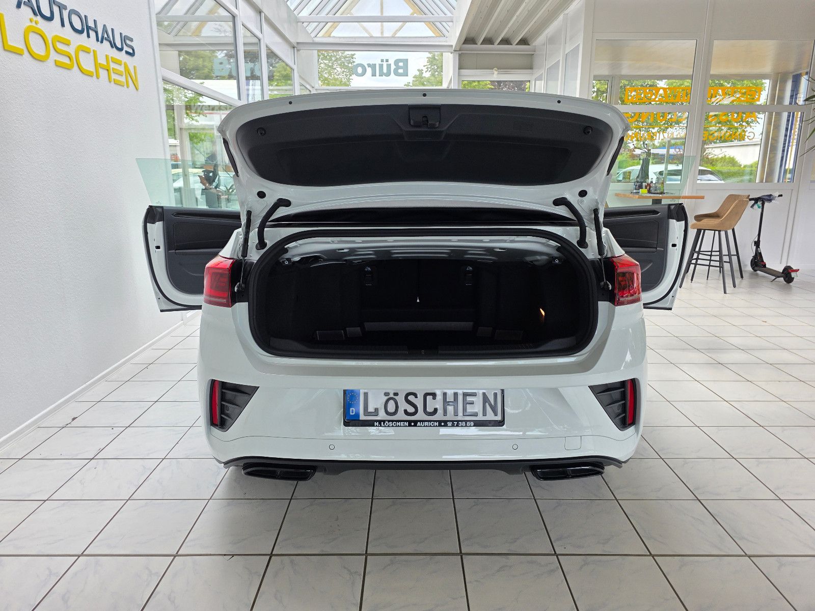 Volkswagen T-Roc R-Line Black - Samsaru's Car Outlet