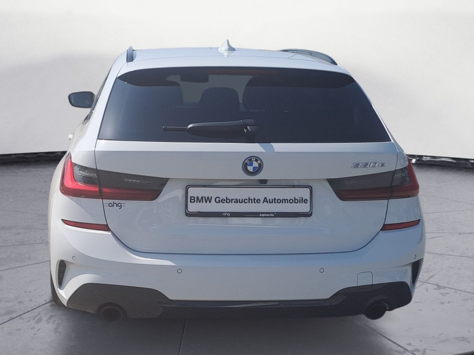 BMW 330e Touring M Sportpaket - Samsaru's Car Outlet