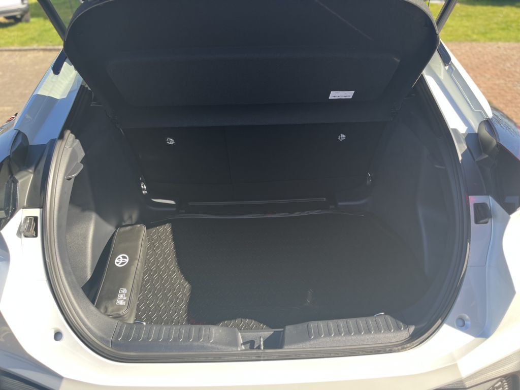 Toyota C-HR 1.8 Hybrid - Samsaru's Car Outlet