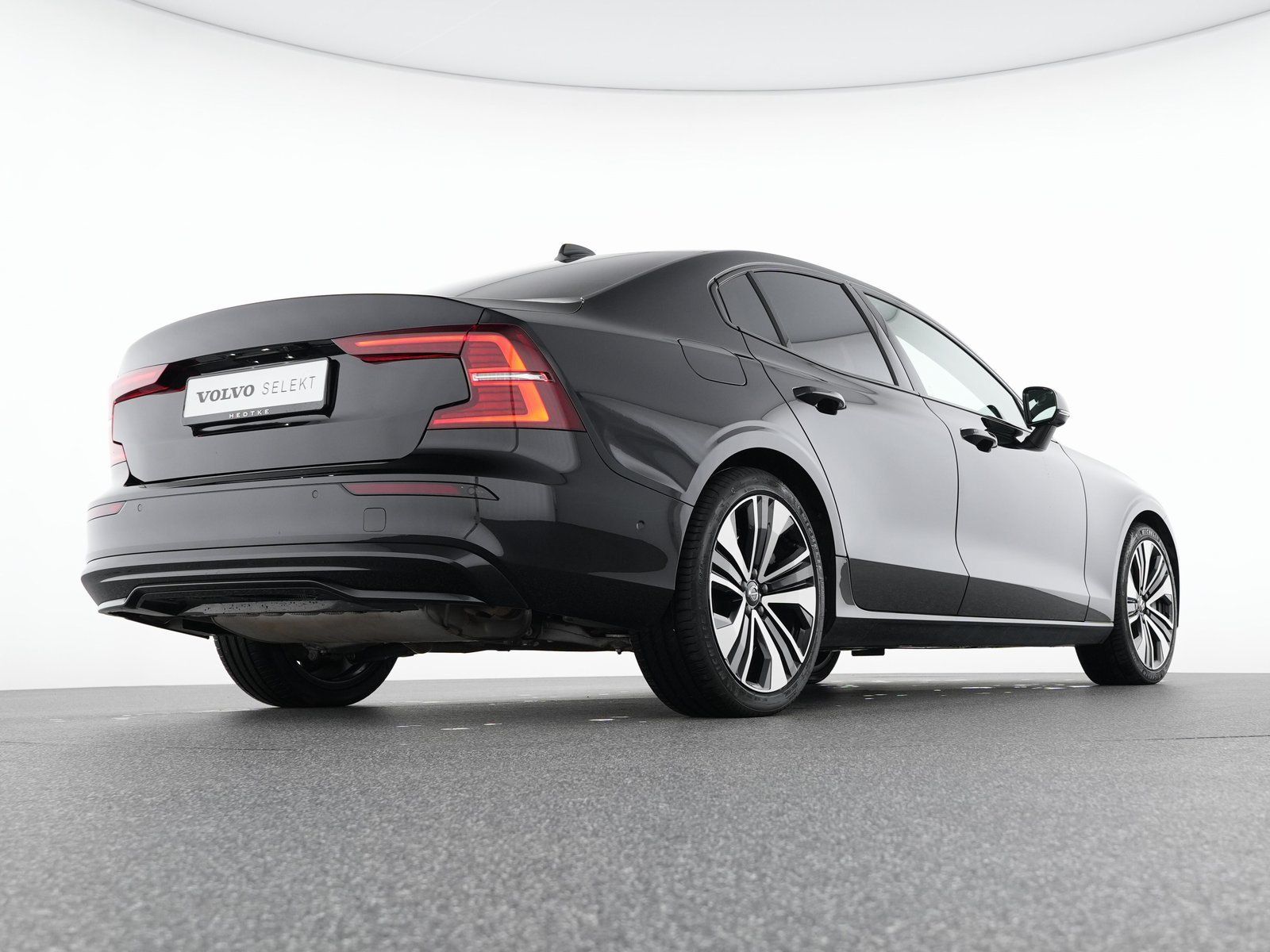 Volvo S60 T8 Recharge Ultimate Dark 19"+B&W+AHK+360°