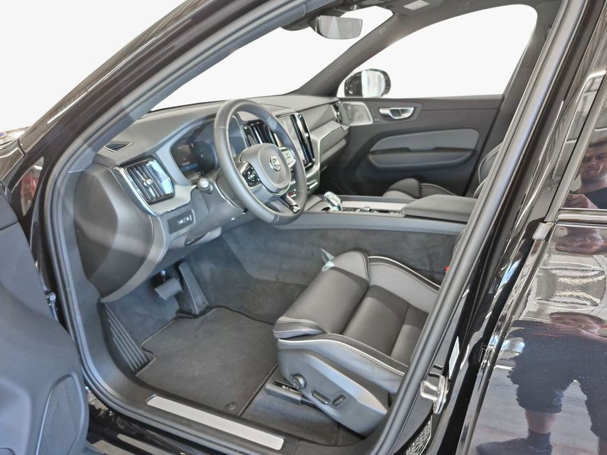 Volvo XC60 T8 AWD Plug-in Hybrid Ultra Black Edition - Samsaru's Car Outlet
