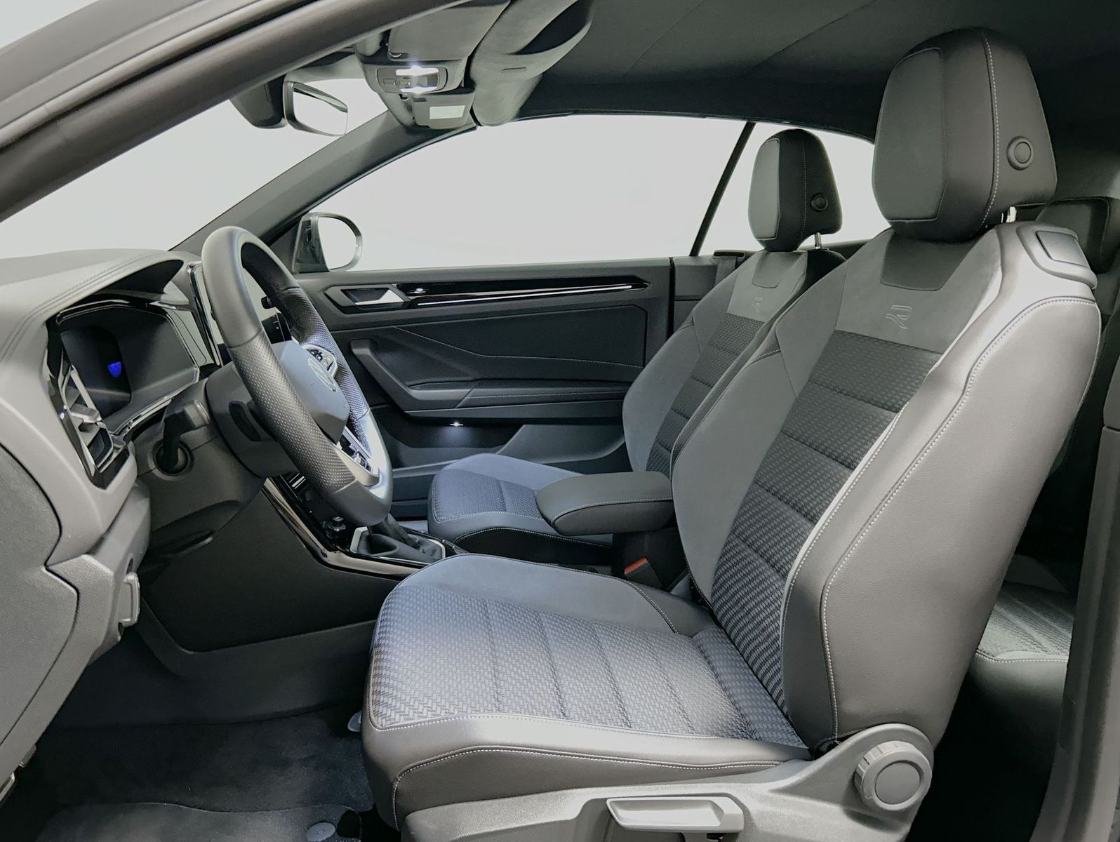 Volkswagen T-Roc 1.5 TSI - Samsaru's Car Outlet