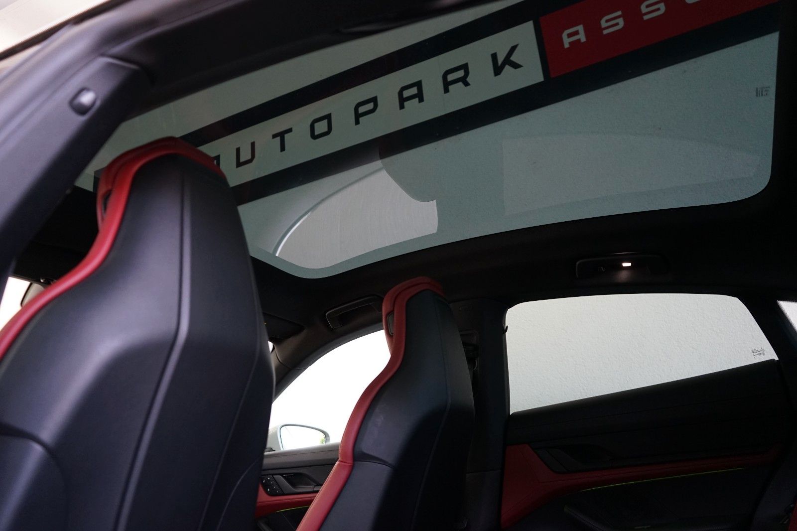 Porsche Taycan 4 S*KREIDE/PANO/CHRONO/3xDISPLAY/MEGA !!
