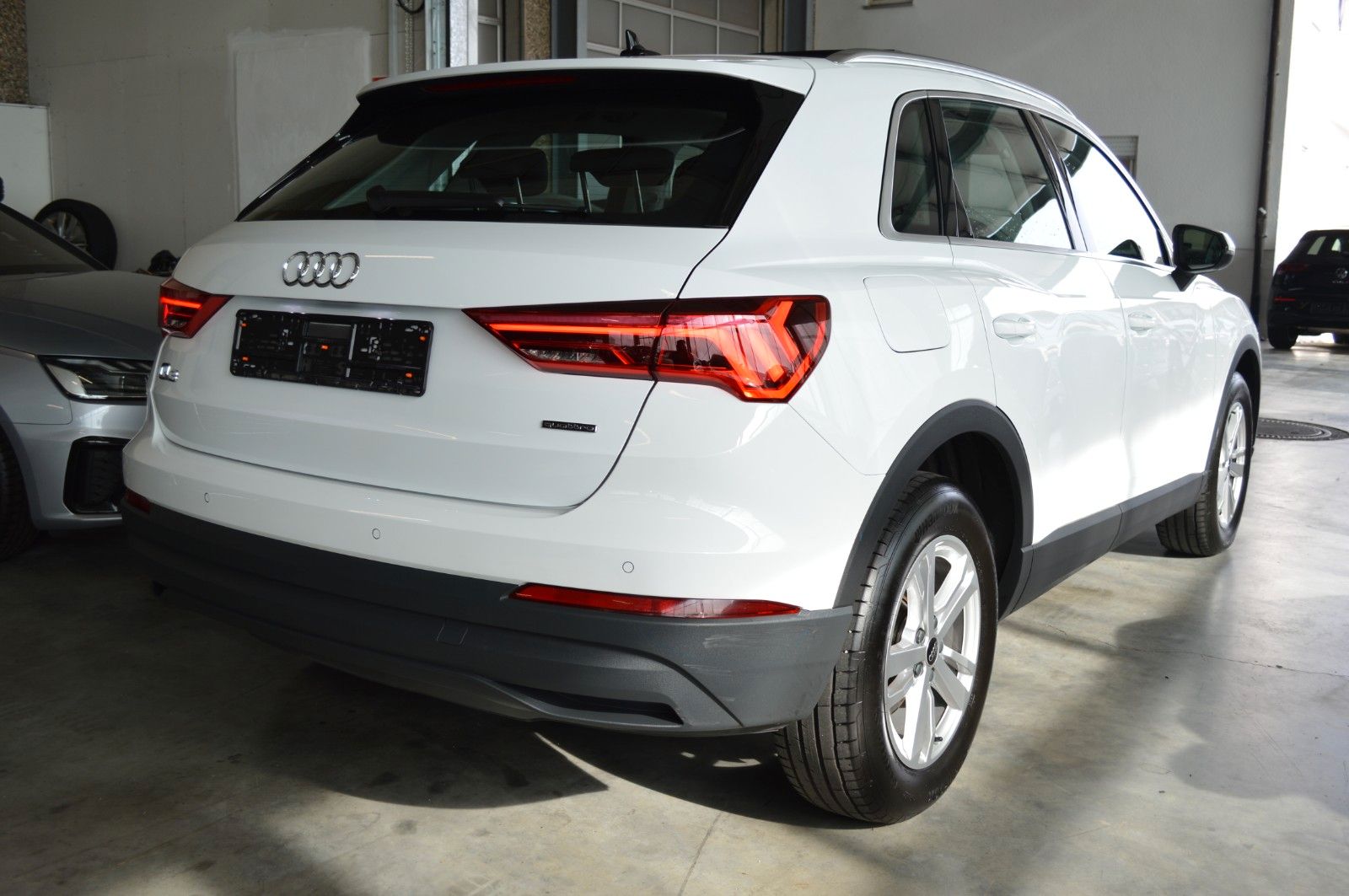 Audi Q3 35 TDI quattro - Samsaru's Car Outlet