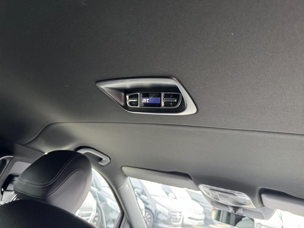 Mercedes-Benz V 300 d Avantgarde - Samsaru's Car Outlet