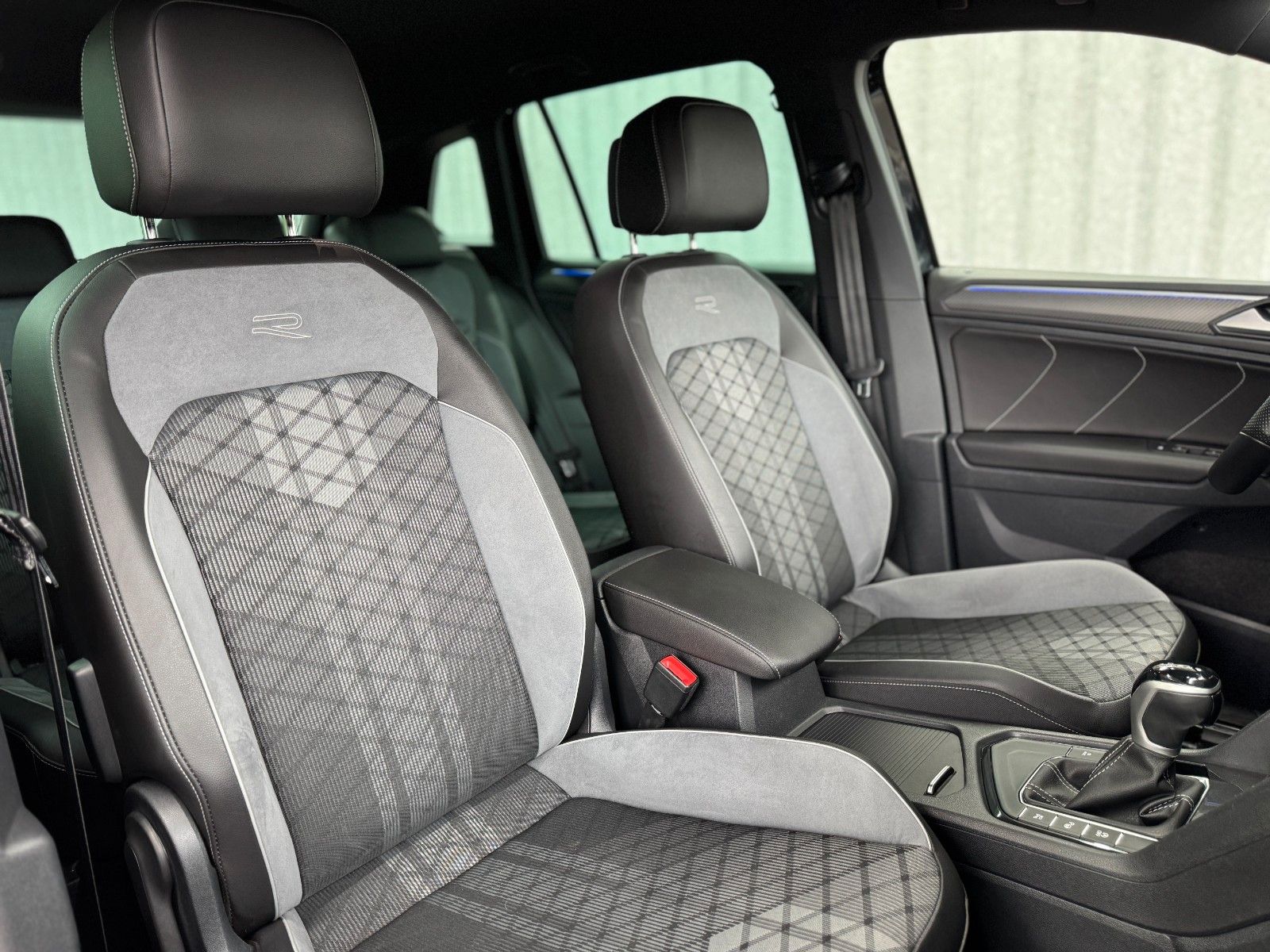 Volkswagen Tiguan R-Line DSG - Samsaru's Car Outlet