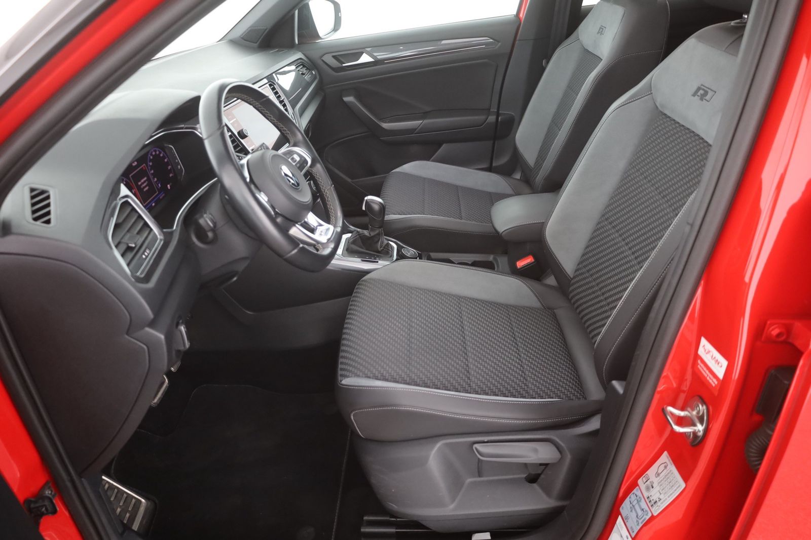 Volkswagen T-Roc 2.0 TDI DSG 4M R-Line - Samsaru's Car Outlet