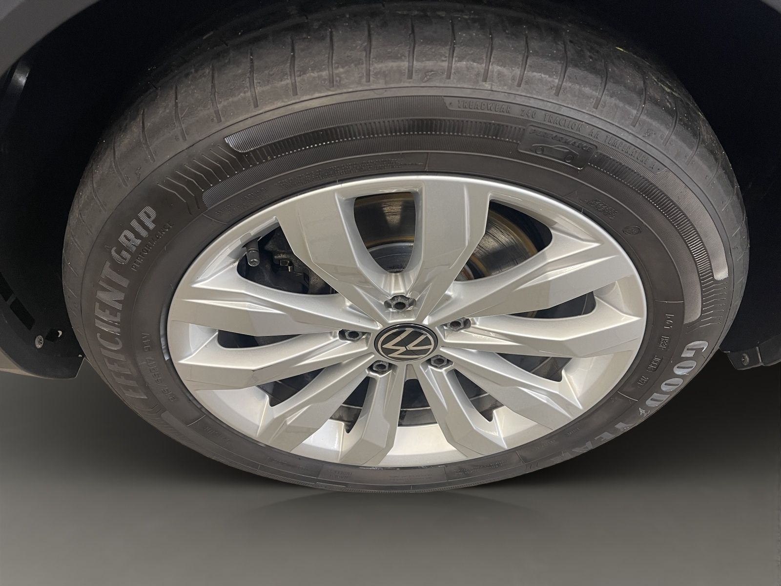 Volkswagen T-Roc 2.0 TDI Sport - Samsaru's Car Outlet