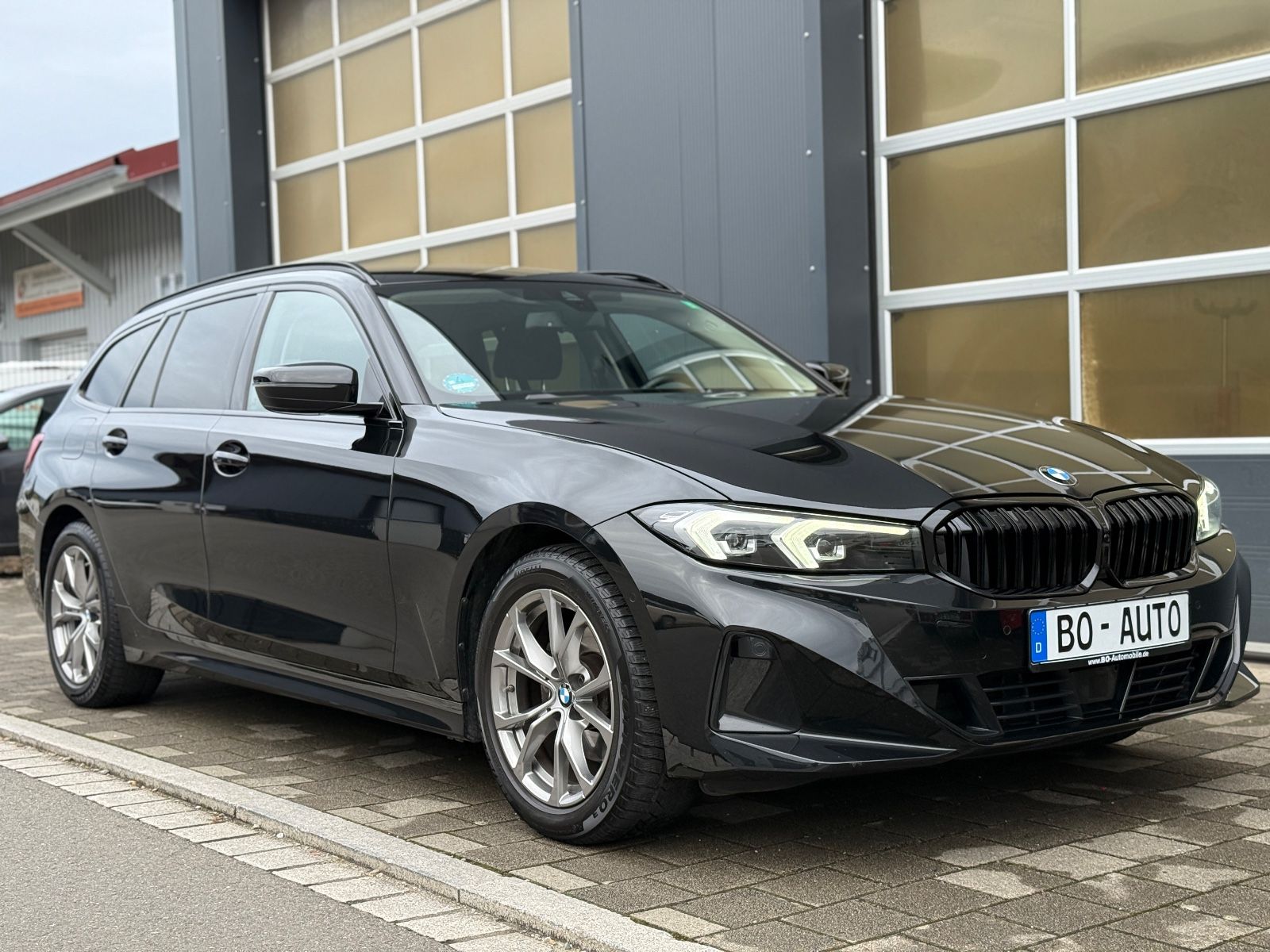 BMW 320 d xDrive - Samsaru's Car Outlet