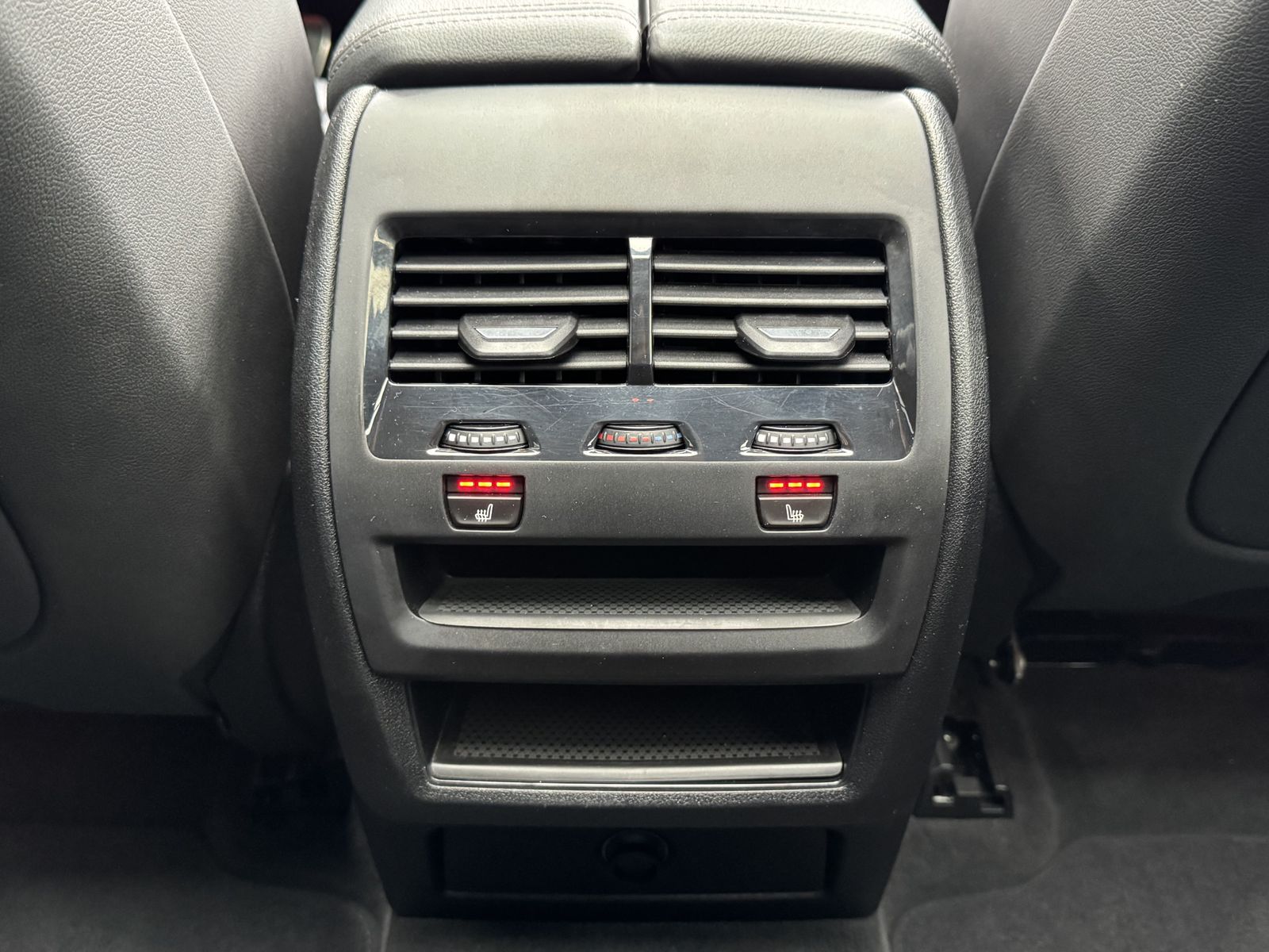 BMW X6 xDrive30d M Sport AHK PANO LASER Sitzklima
