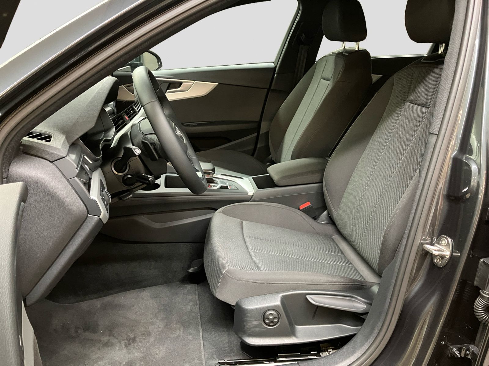 Audi A4 Avant 35 TDI S tronic - Samsaru's Car Outlet