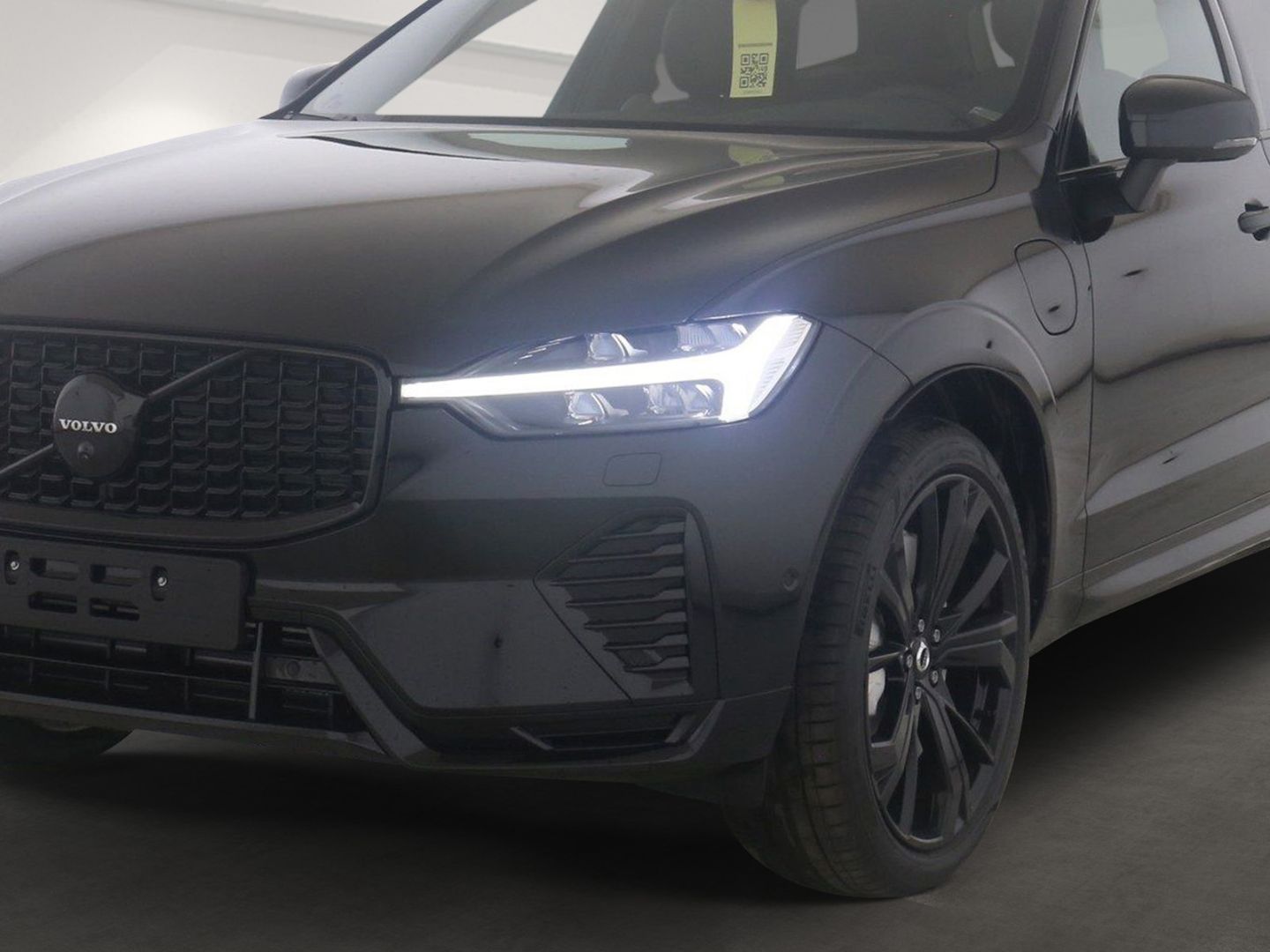 Volvo XC60 T6 Ultra Black Edition Plug-In Hybrid AWD - Samsaru's Car Outlet