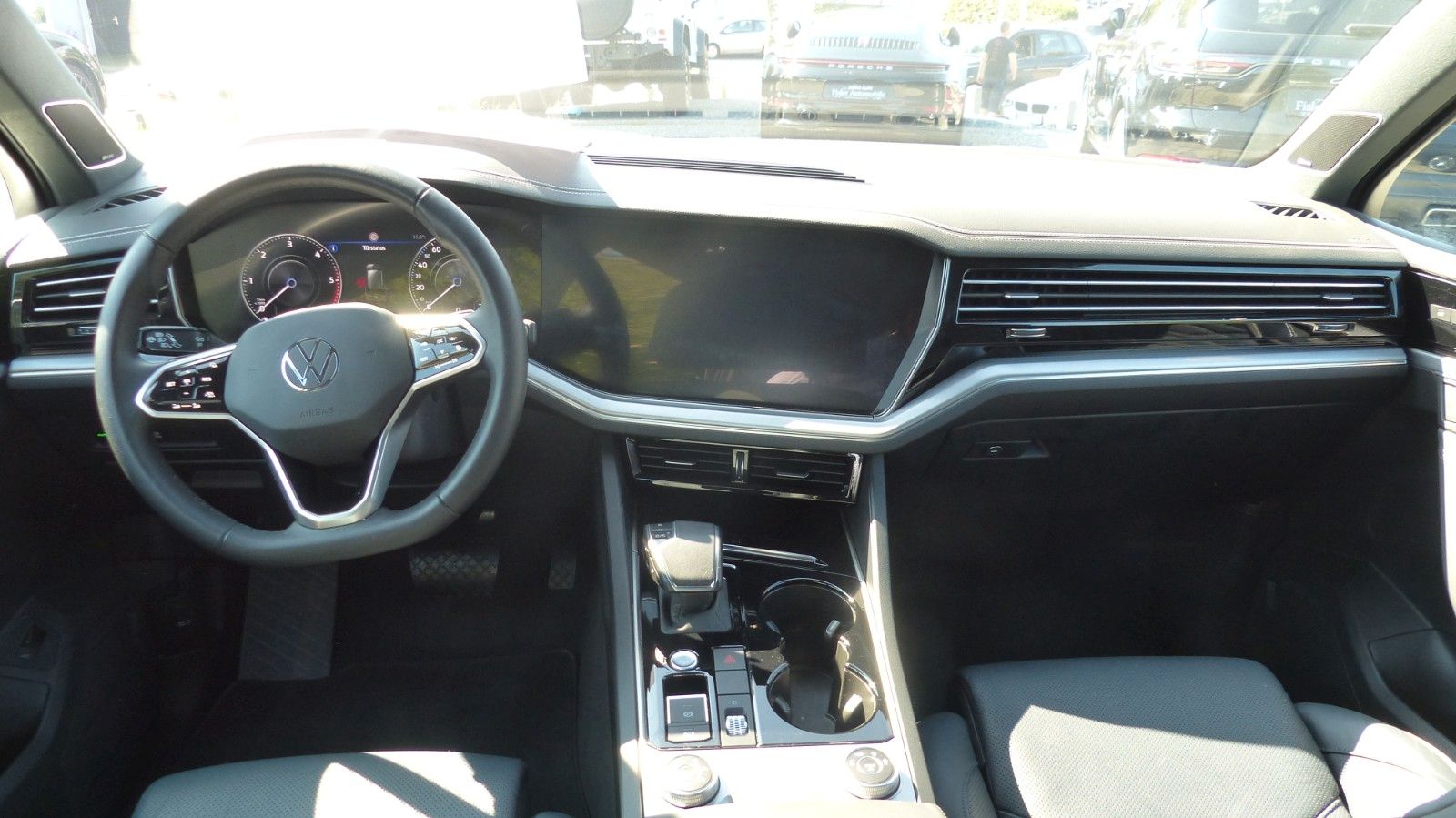Volkswagen Touareg Elegance 4Motion - Samsaru's Car Outlet