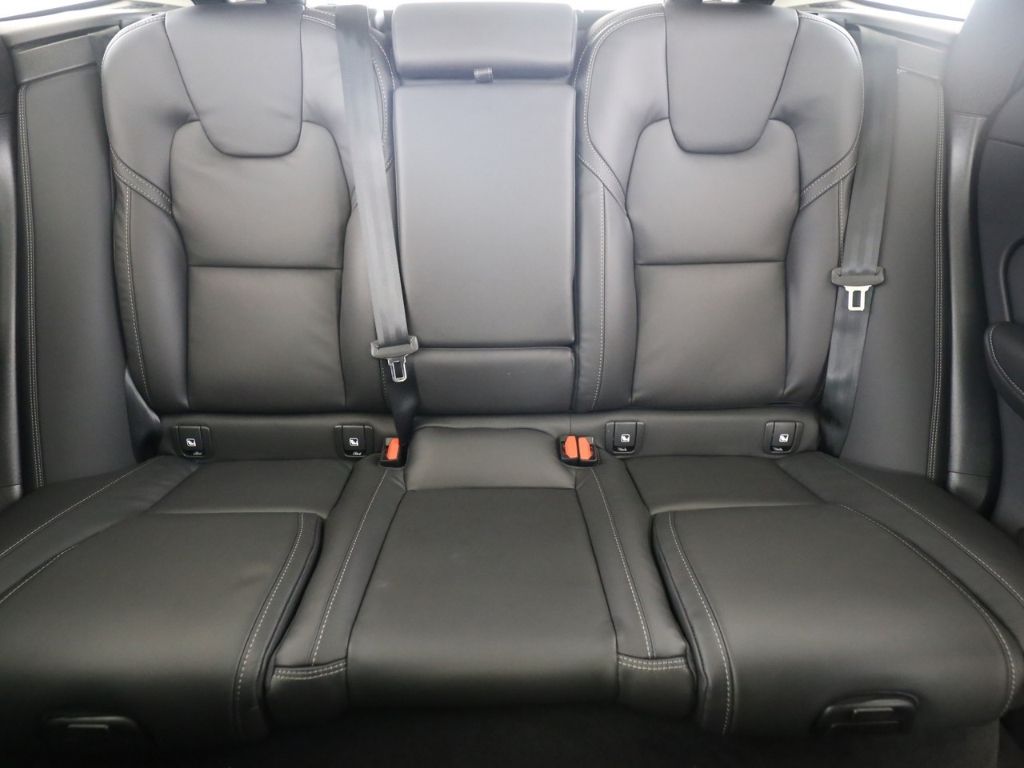 Volvo XC60 Ultra Dark AWD B5 Benzin EU6d HUD AD AHK Di