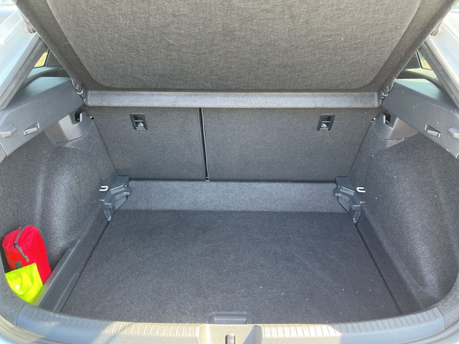 Volkswagen Taigo 1.0 TSI DSG R-Line - Samsaru's Car Outlet