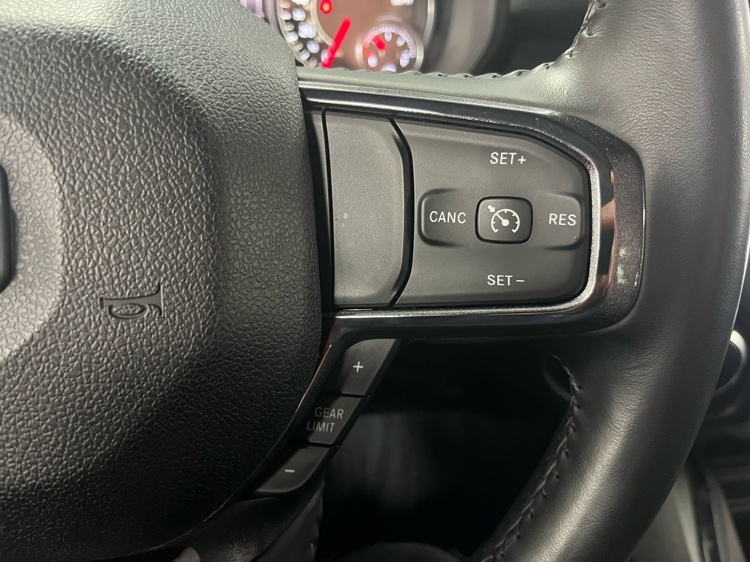 Dodge RAM 5,7l V8 *BIGHORN/12 ZOLL Display/SHZ/LED/AHK