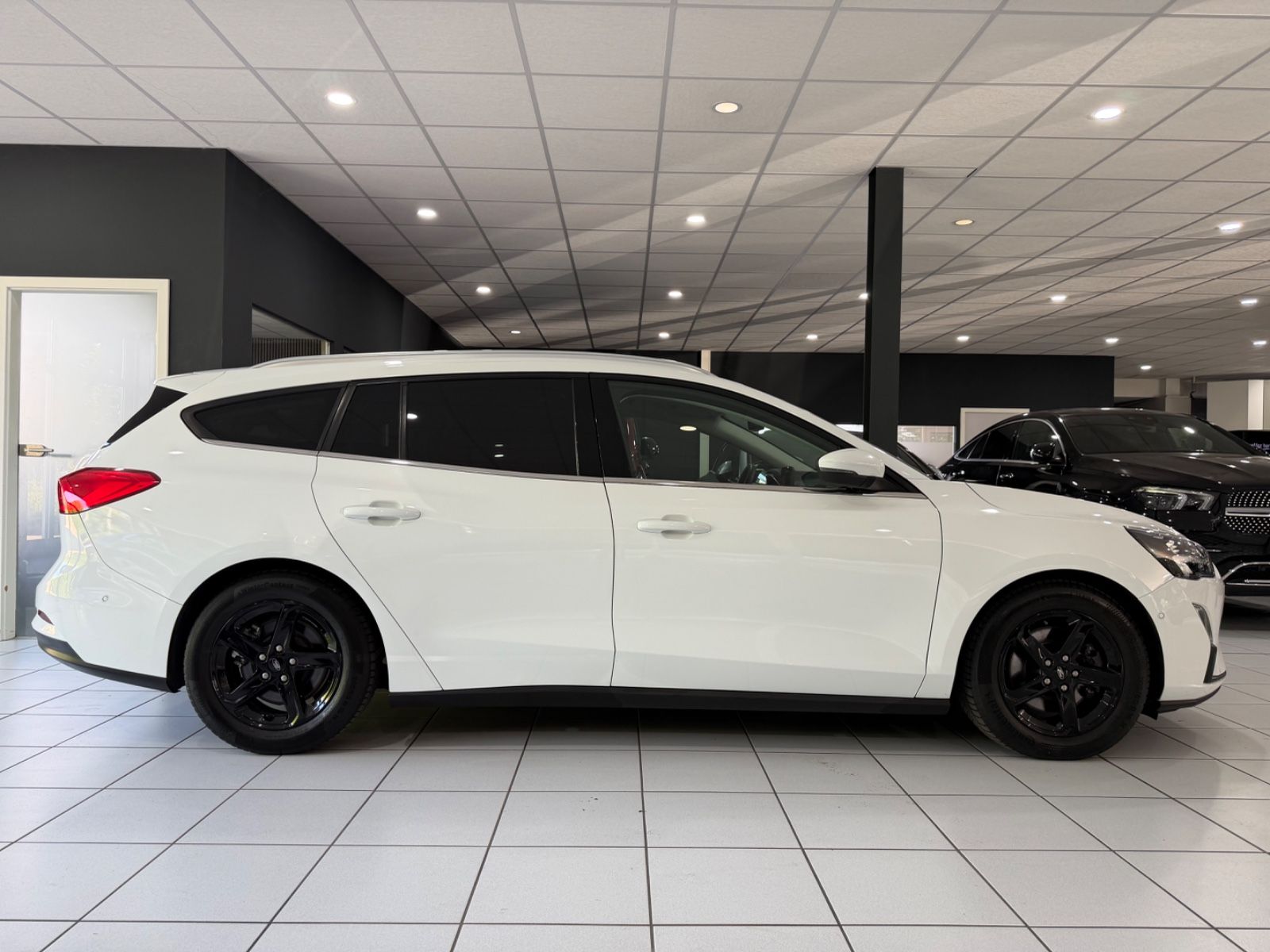 Ford Focus Turnier 2.0 C&C*AUTOMATIK*AHK*KAMERA*ACC*