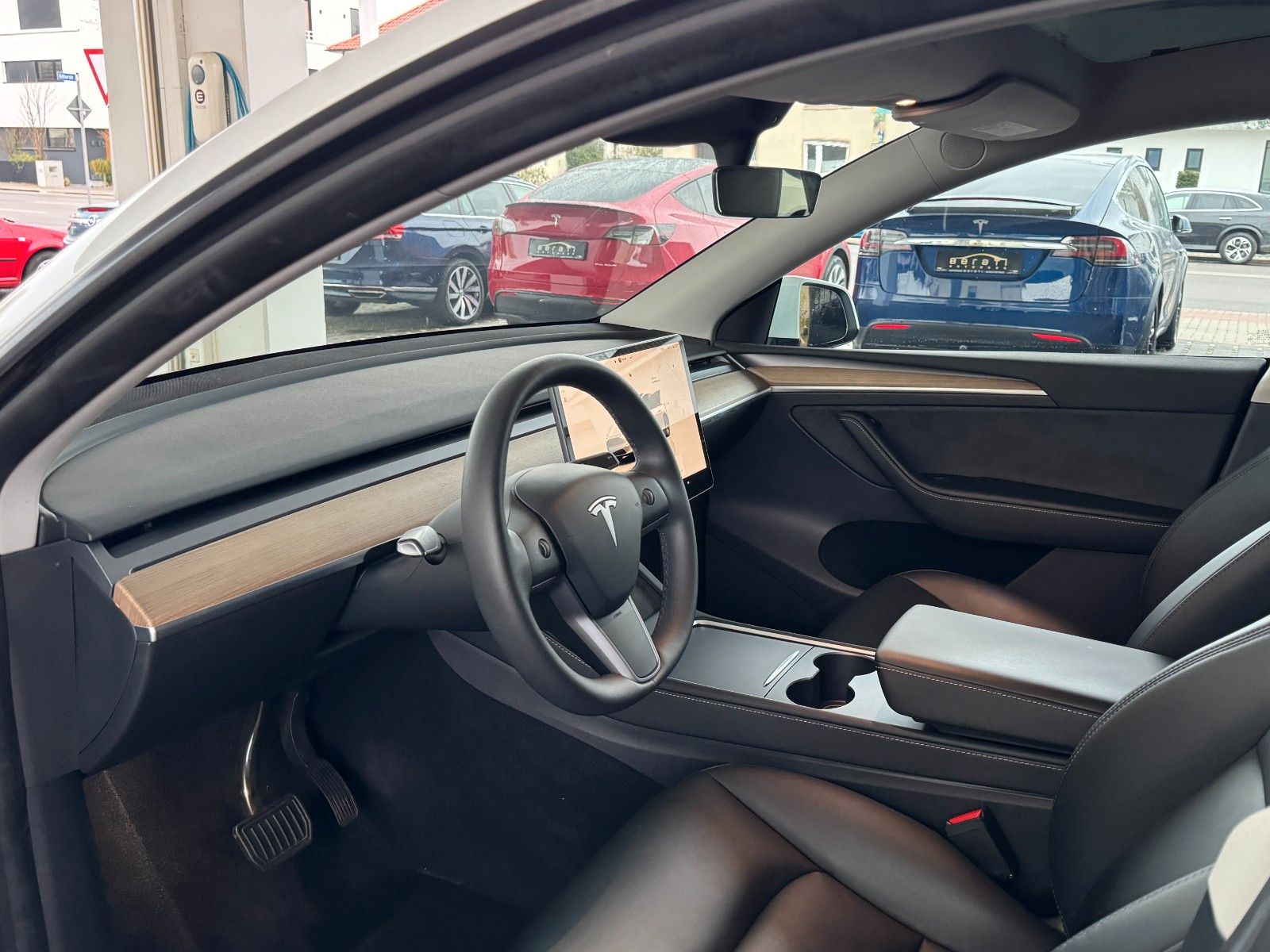 Tesla Model Y Premium Lang Range Allrad/581km 93% /AHK