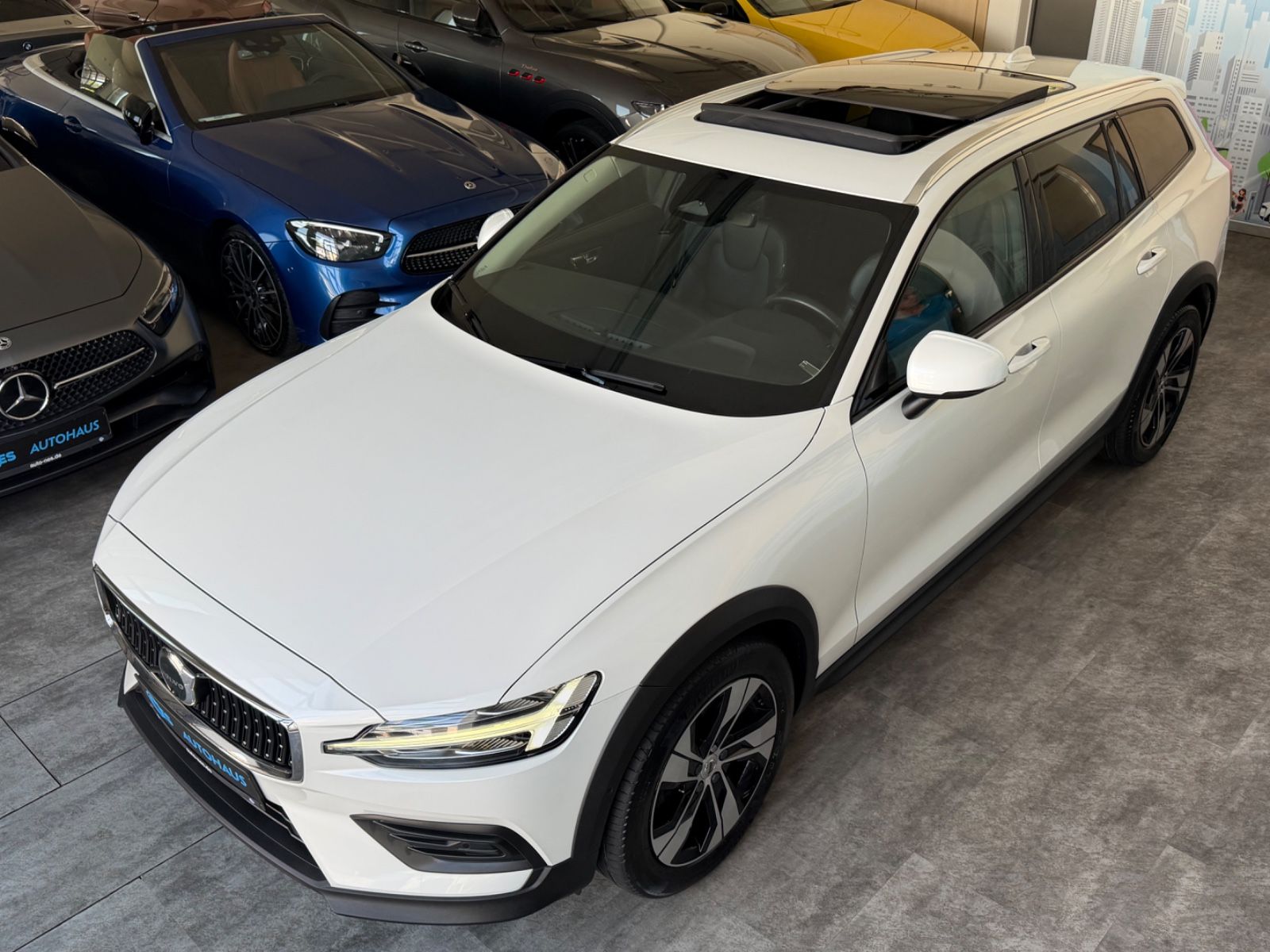Volvo V60 CROSS COUNTRY PLUS AWD*ACC*PANO*LEDER*360*.