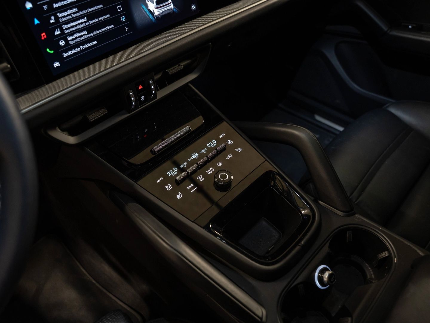 Porsche Cayenne E-Hybrid Beifahrerdisplay Massagesitze