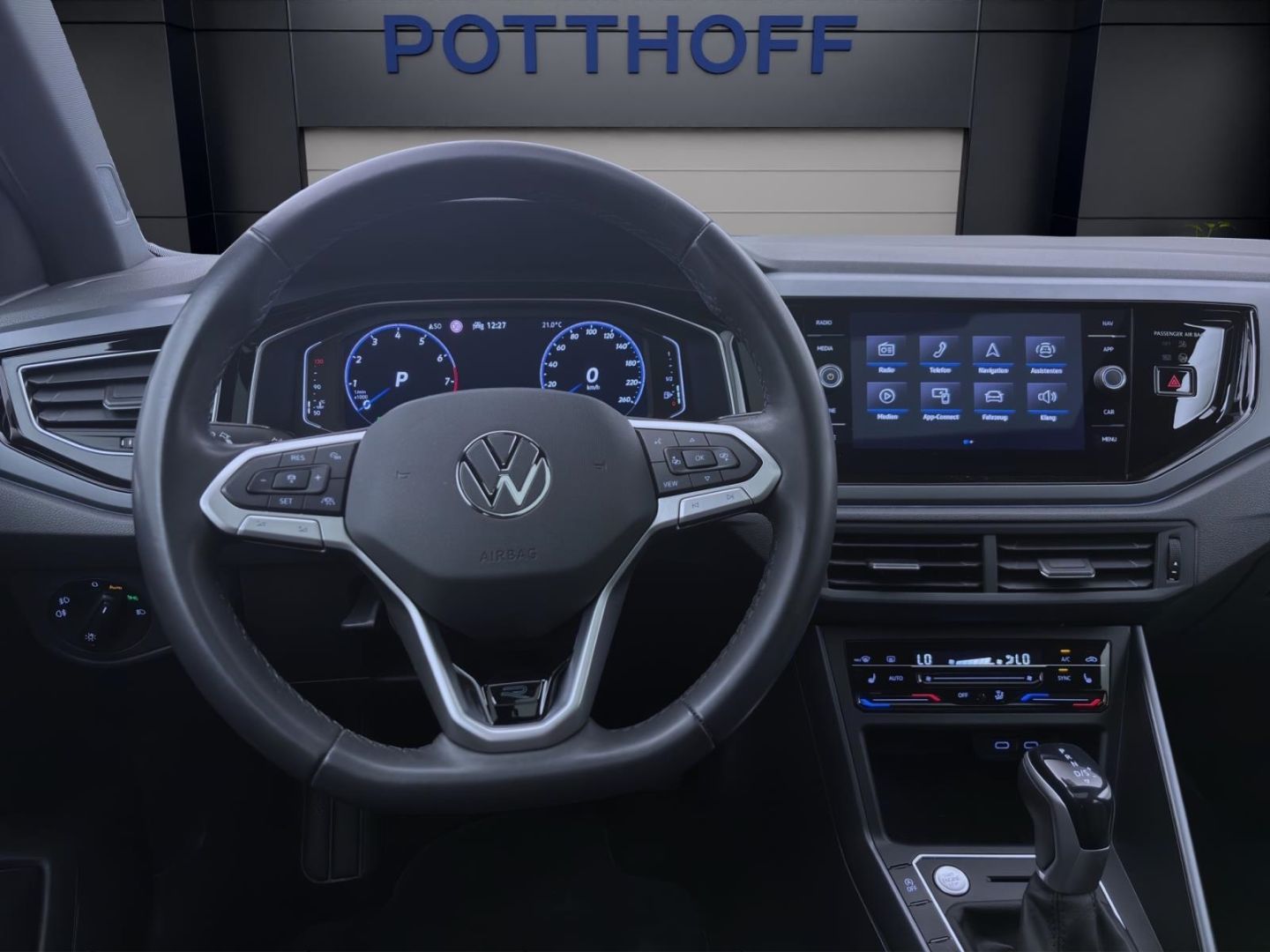 Volkswagen Taigo 1.5 TSI DSG R-LINE - Samsaru's Car Outlet