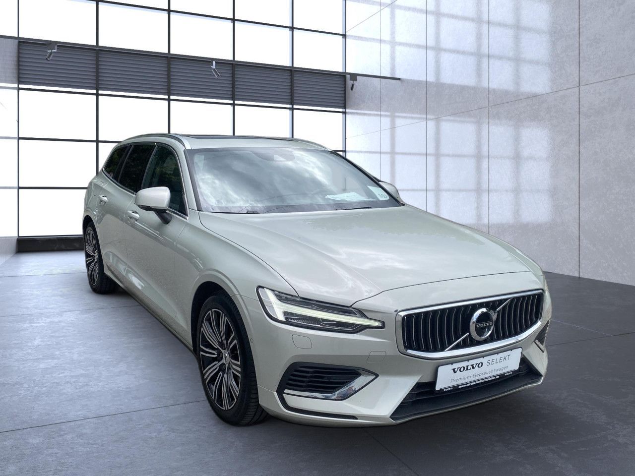 Volvo V60 Plus Bright Recharge Plug-In Hybrid AWD Navi