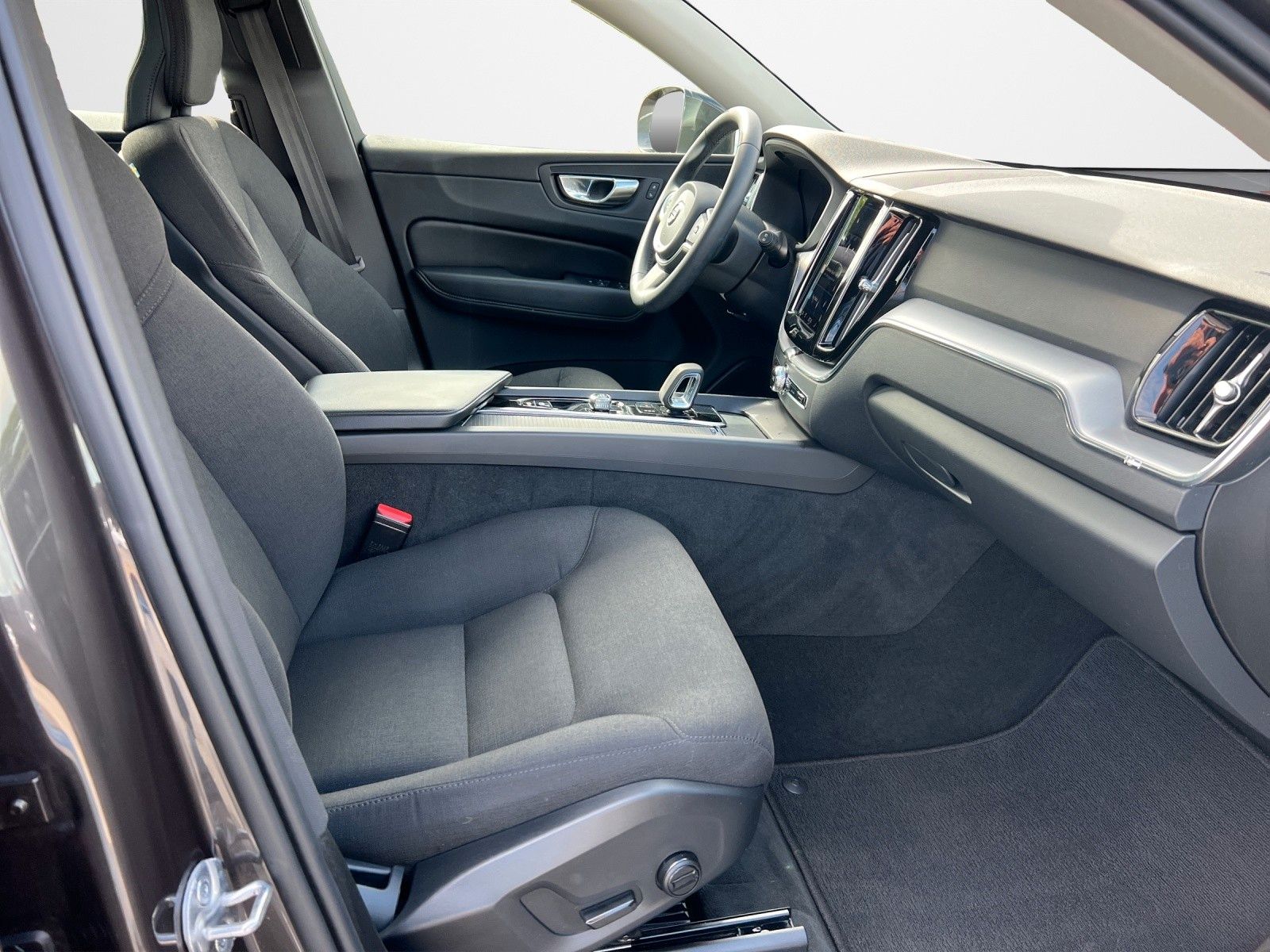 Volvo XC60 B4 Momentum Pro Geartronic AWD - Samsaru's Car Outlet