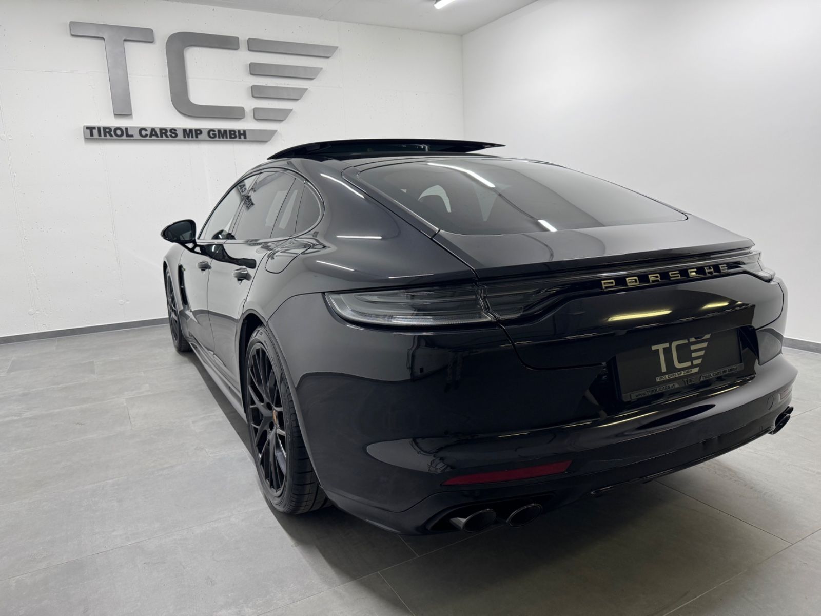 Porsche Panamera 4 E-Hybrid Platinum Edition