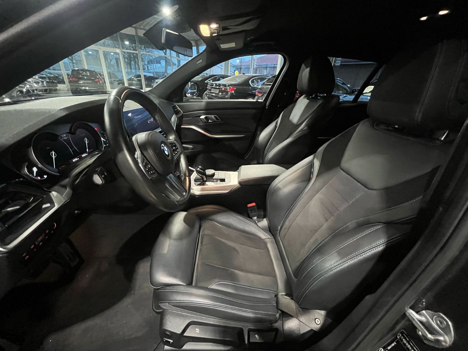 BMW 330 i Touring M Sport - Samsaru's Car Outlet