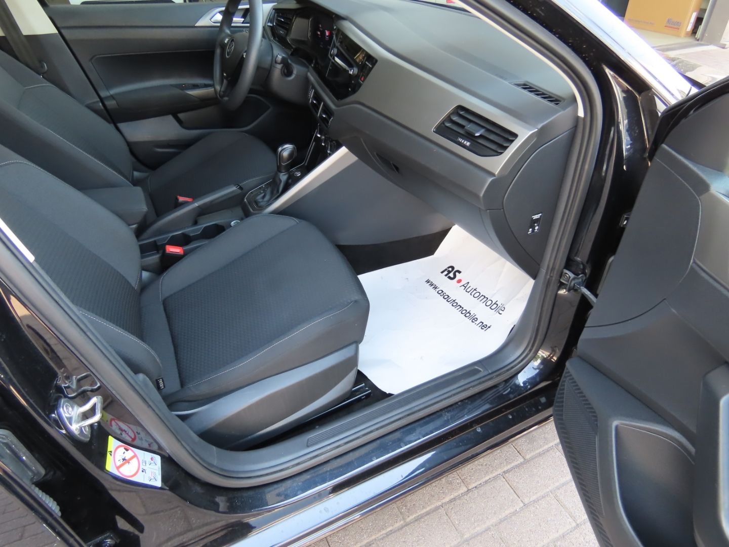 Volkswagen Polo VI 1.0 TSI - Samsaru's Car Outlet