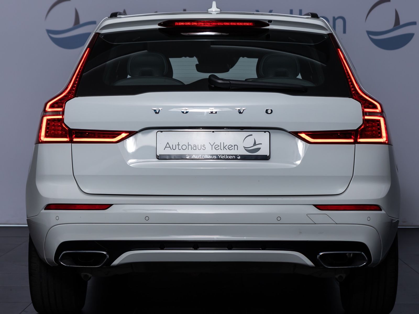 Volvo XC60 R Design Recharge *LED*STDHZ*AHK*360°