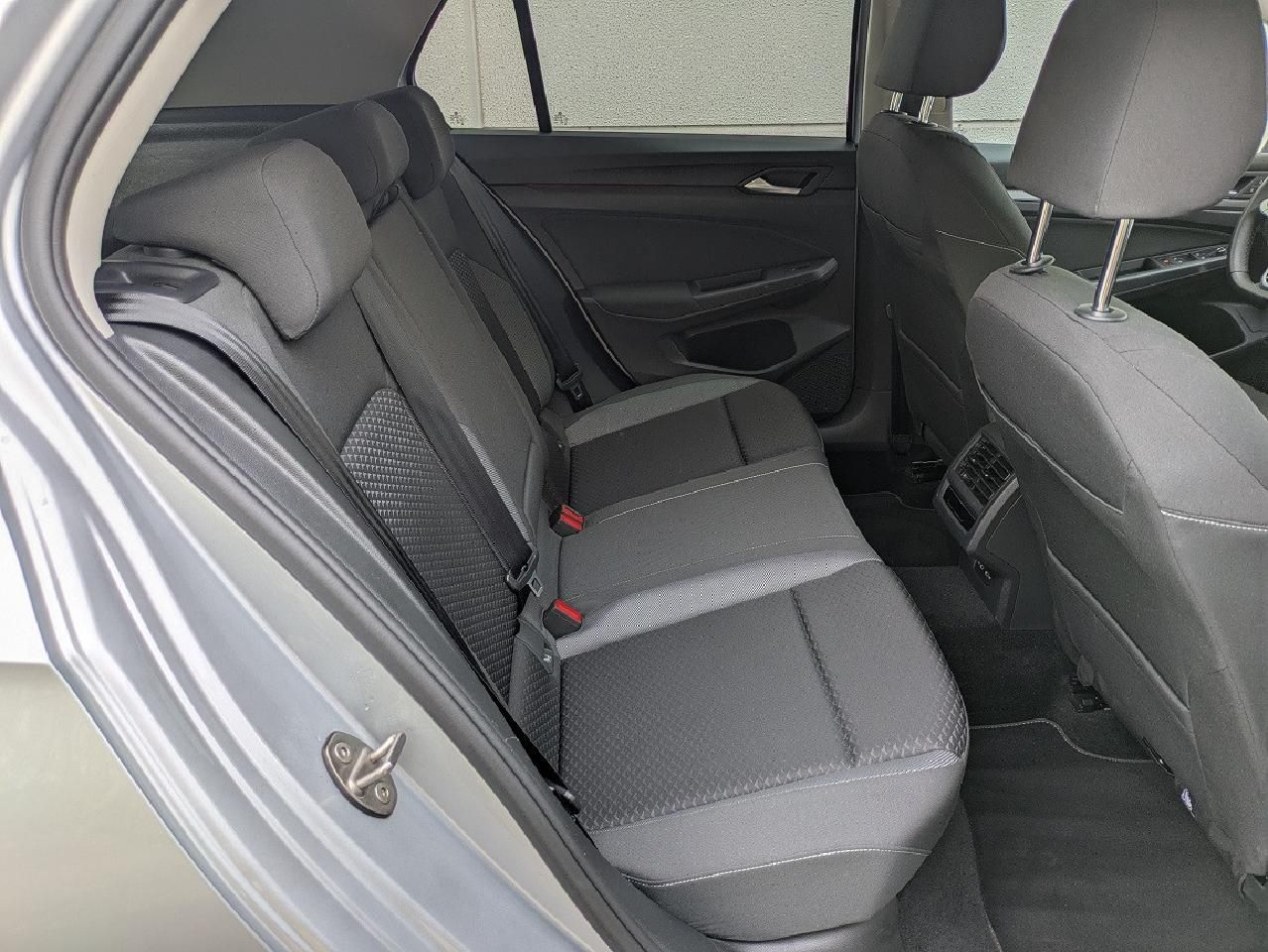 Volkswagen Golf VIII 2.0 TDI Active - Samsaru's Car Outlet