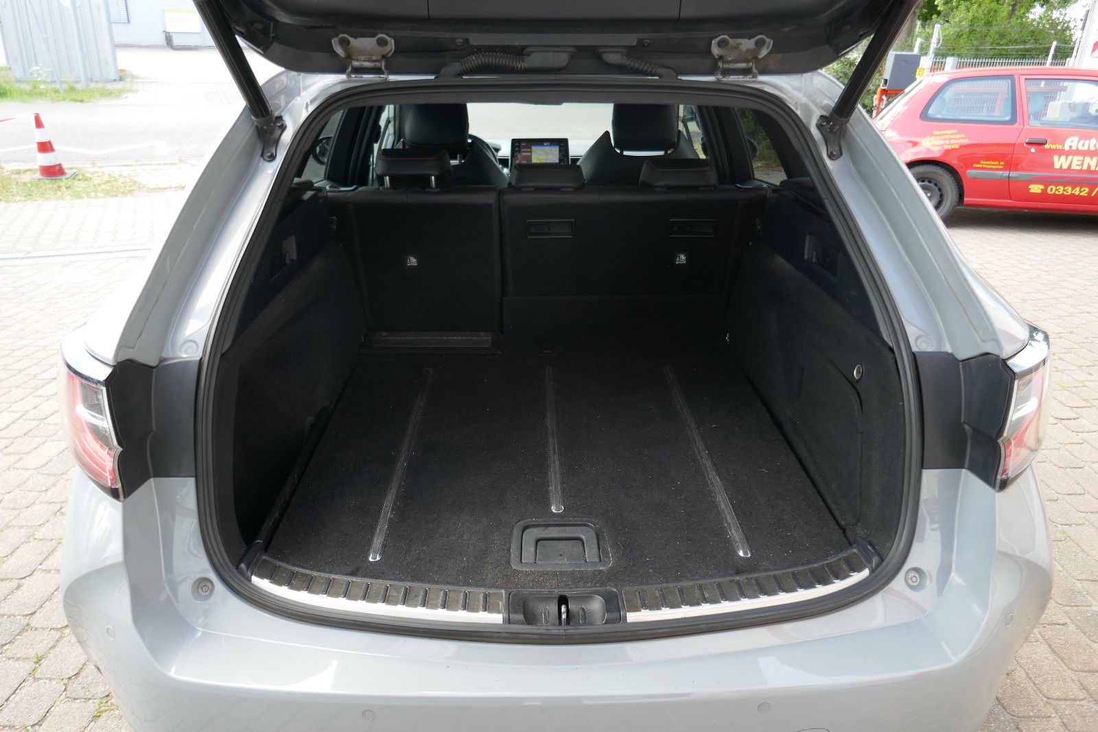 Toyota Corolla 2.0 Hybrid Lounge - Samsaru's Car Outlet