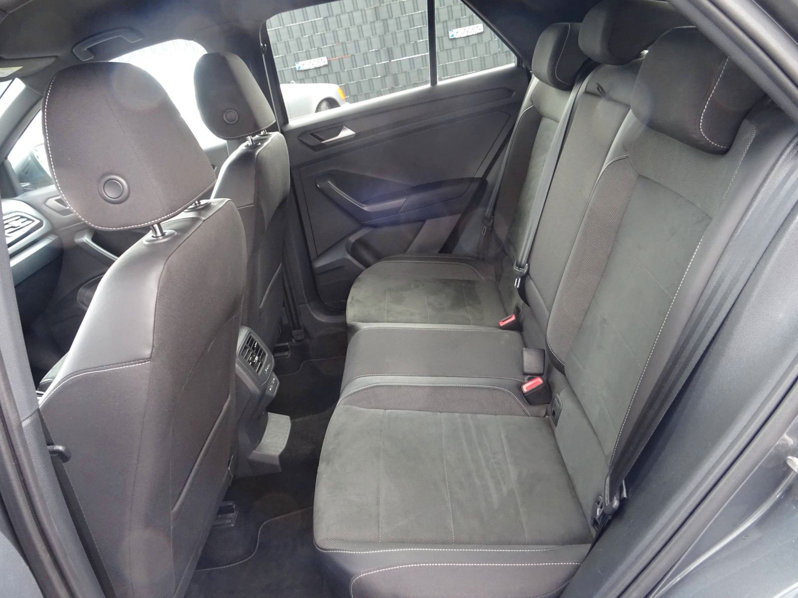 Volkswagen T-Roc R-Line - Samsaru's Car Outlet