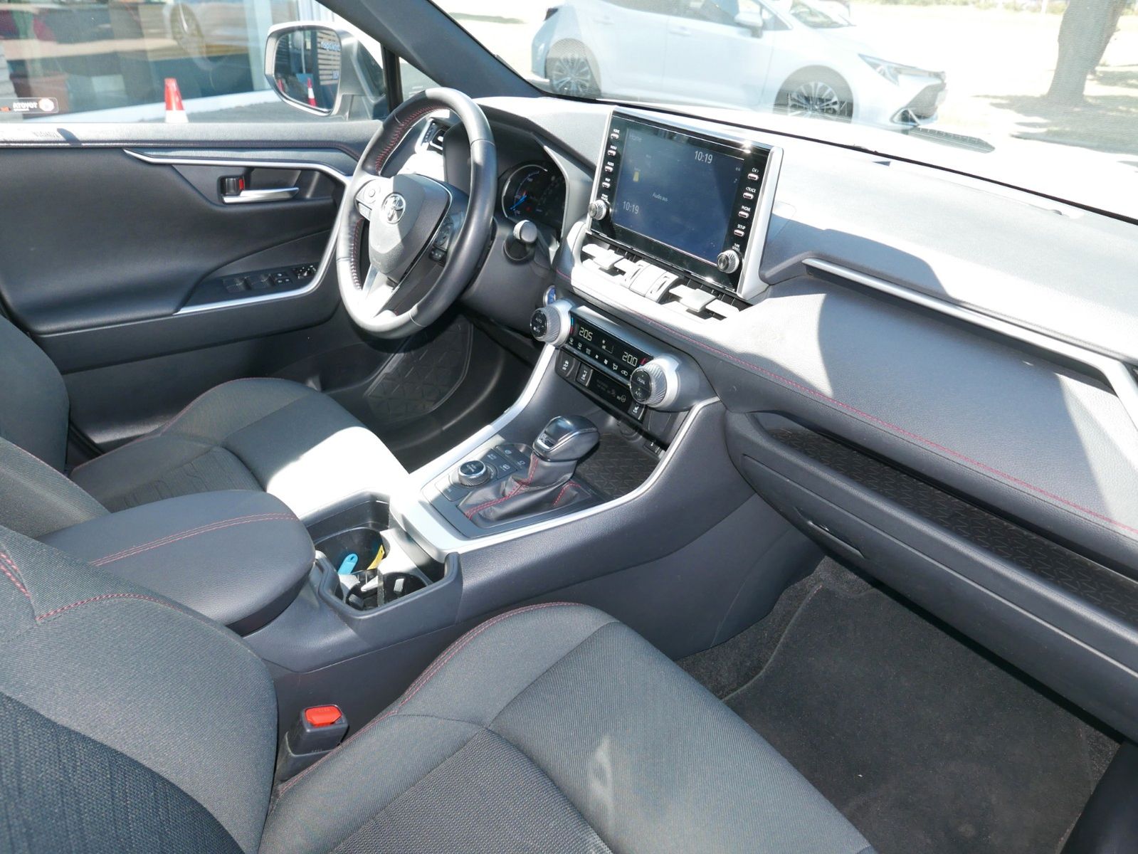 Toyota RAV 4 Plug-in Hybrid 4x4 - Samsaru's Car Outlet