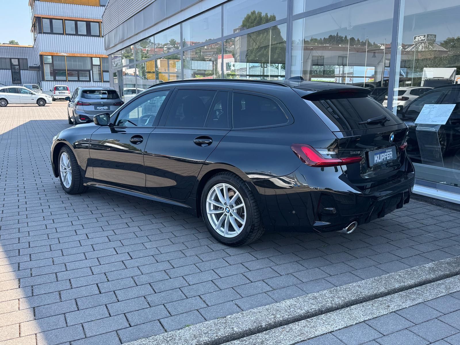BMW 320 i Tour M Sportp. AHK°ACC°HeadUp+HIFI°-Ad.LED